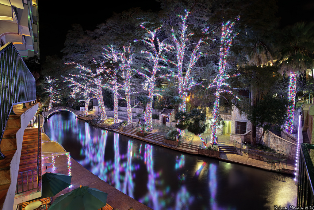 12 Of The Best Christmas Lights Displays In Texas