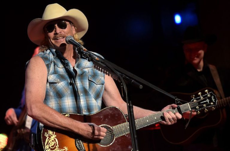 Alan Jackson Helps Flood Victims with #HonkyTonks4Texas