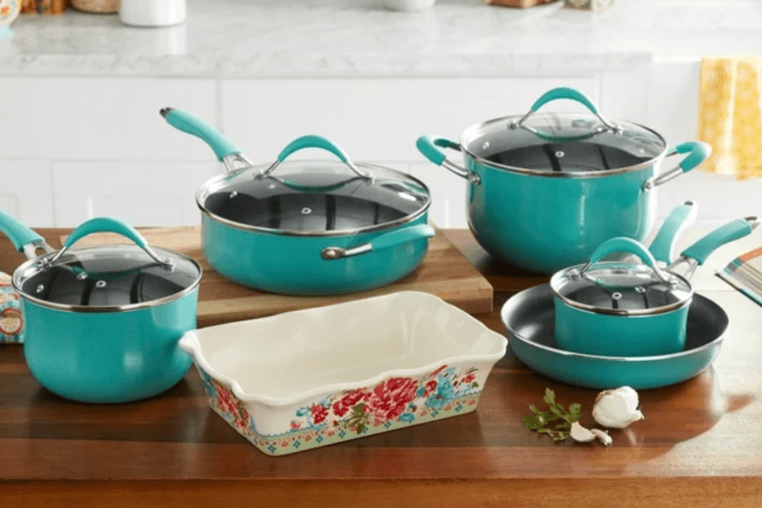 The Pioneer Woman Vintage Speckle 10-Piece Non-Stick Pre-Seasoned Pots and Pans  Cookware Set 