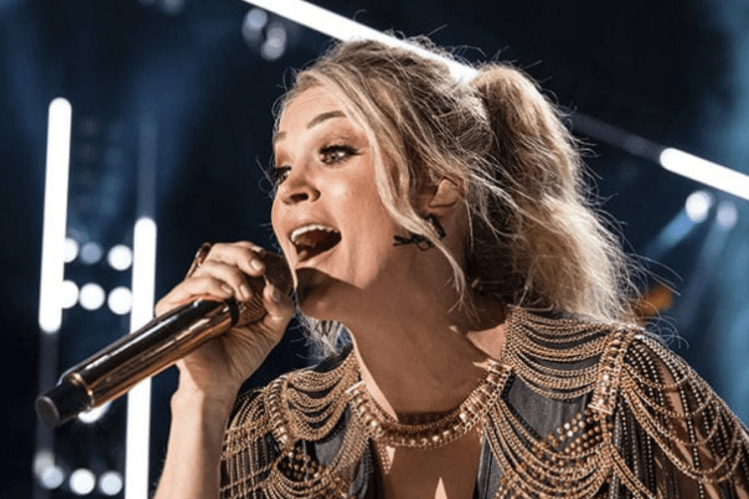 Carrie Underwood's Mom Joins Her Daughter Onstage for 'The Champion' Rap