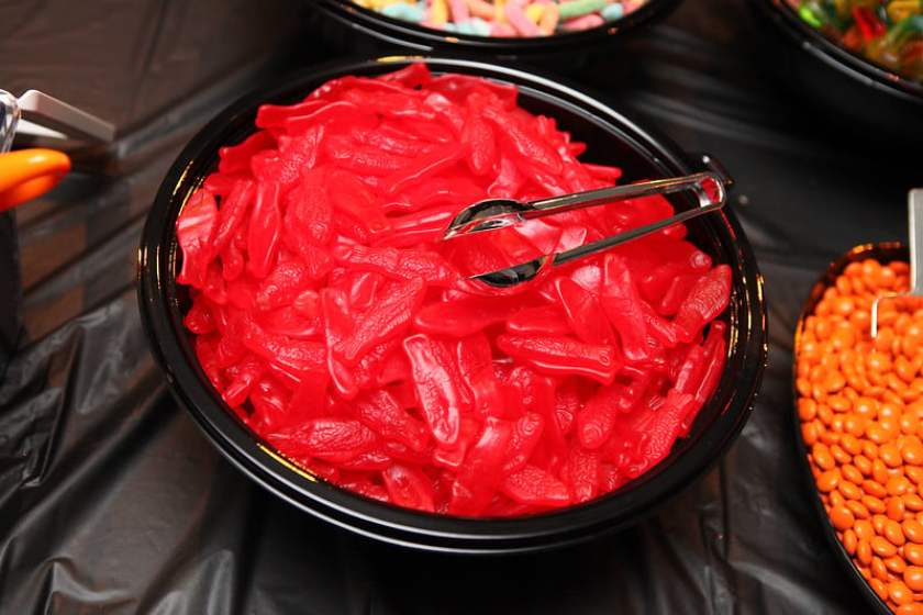 How would you describe the flavor of Swedish Fish? (Original red ones as  pictured) : r/candy