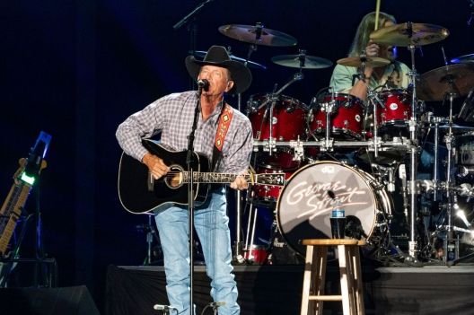 George Strait Serenades His Wife For Their 50th Anniversary in Las Vegas