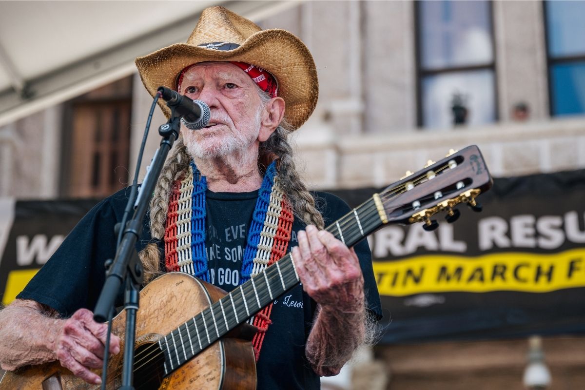 Willie Nelson's new Super Bowl ad calls for legalization of Skechers