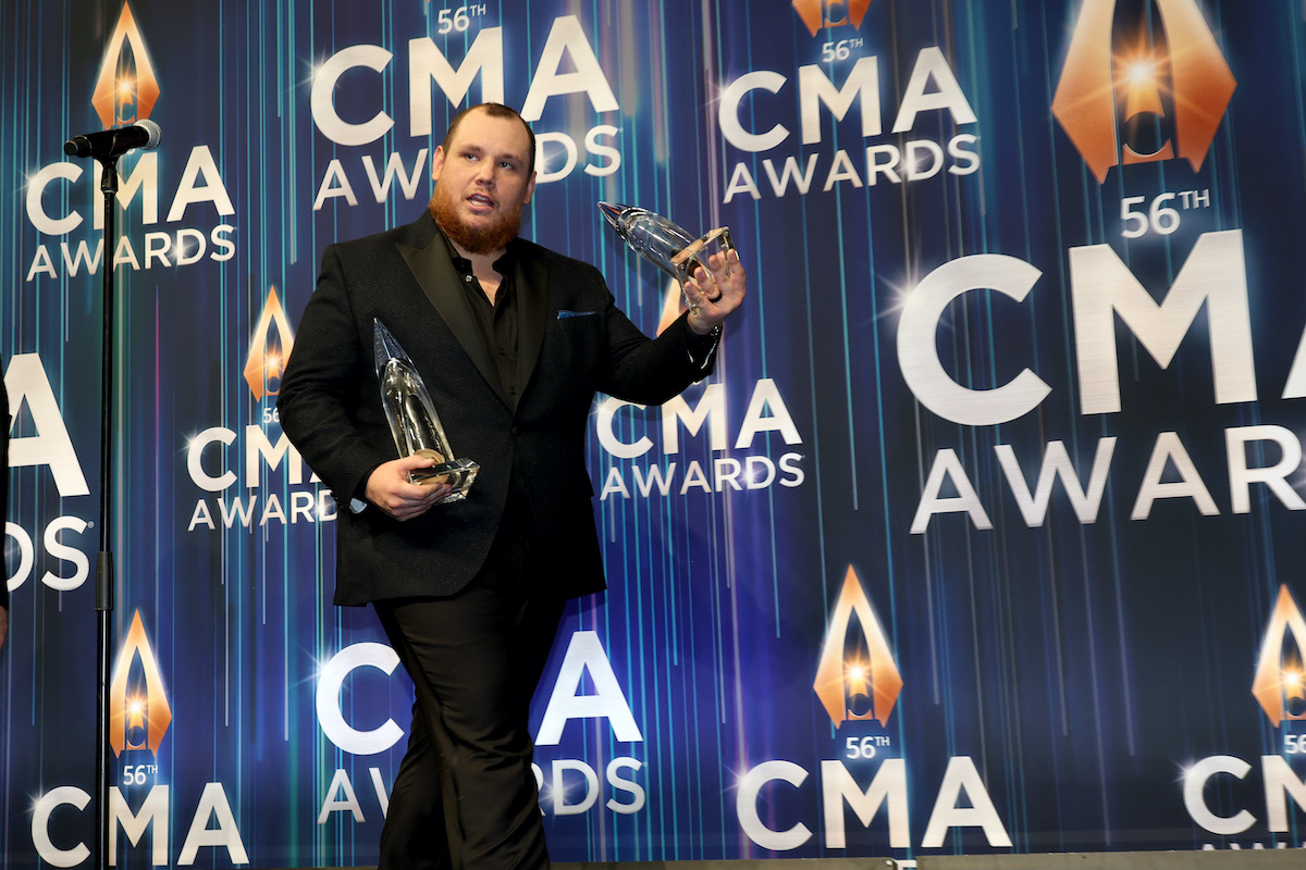 Who Won Entertainer Of The Year Luke Combs Repeats At Cmas