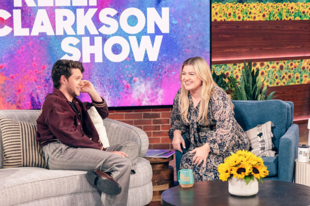 Kelly Clarkson And Seth Meyers Create Hilarious Drink In Honor Of Blake Shelton 7996