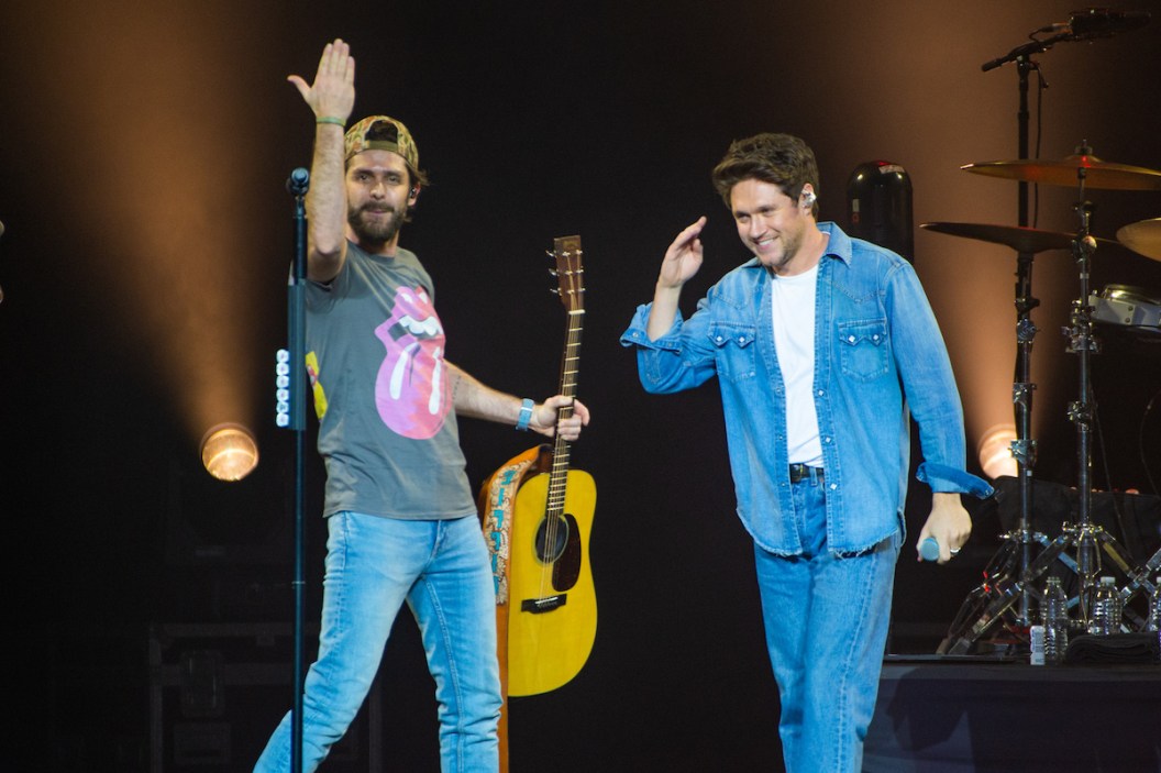 Thomas Rhett and Tour Openers Cover Bruno Mars' '24K Magic'
