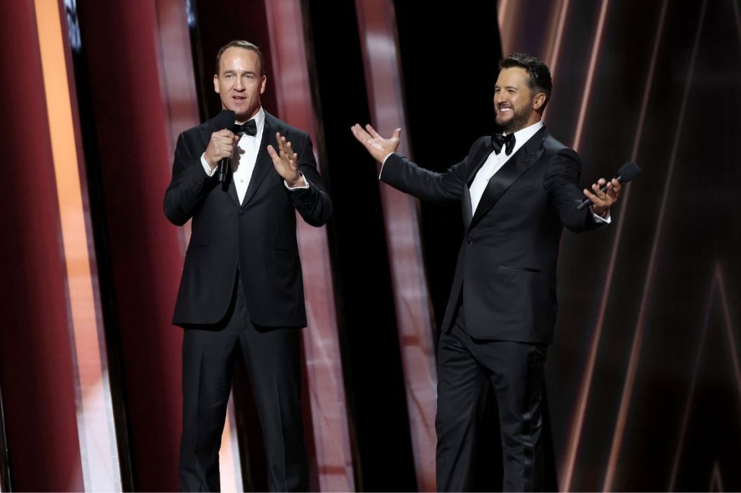 Luke Bryan and Peyton Manning to Host CMA Awards