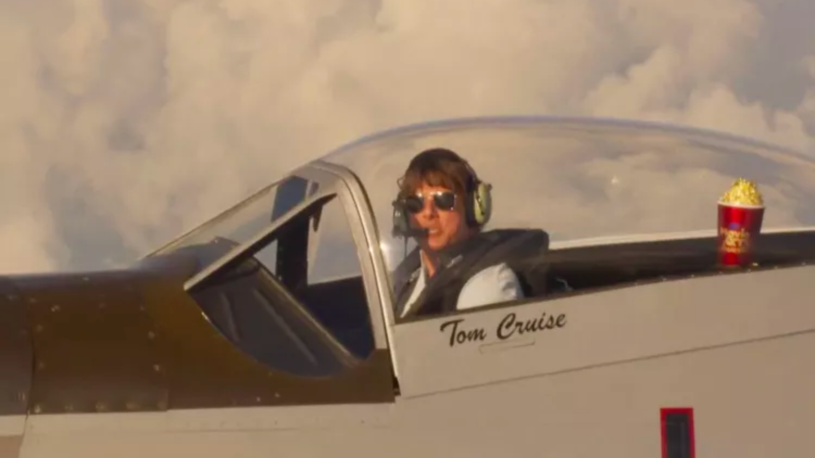 MOAA - Meet the Retired Navy Pilot Who Flew Tom Cruise's Jet in 'Top Gun:  Maverick