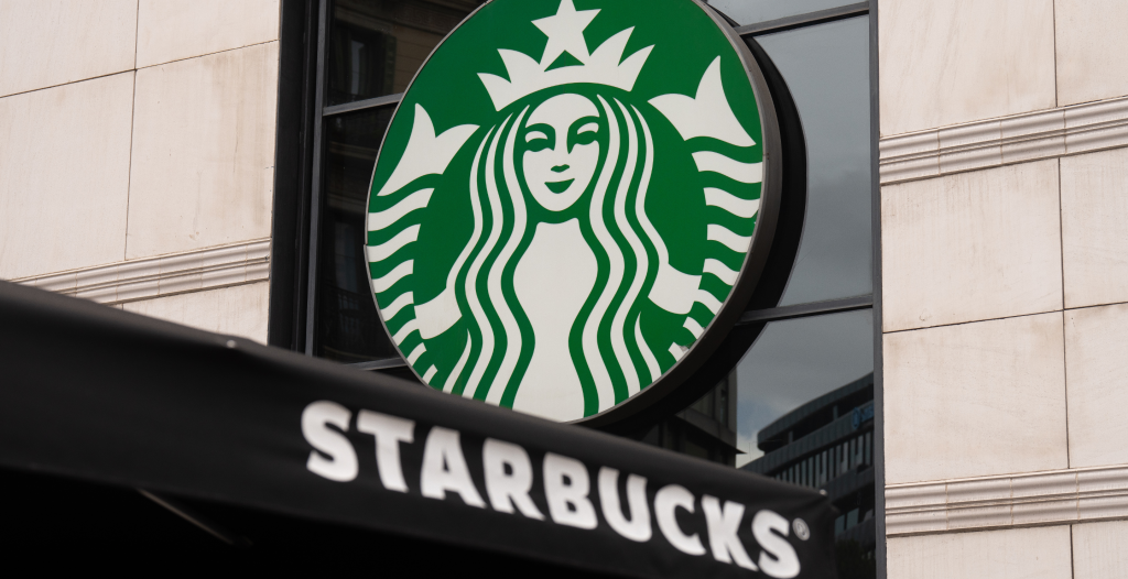 What time will Starbucks close Christmas Eve? 
