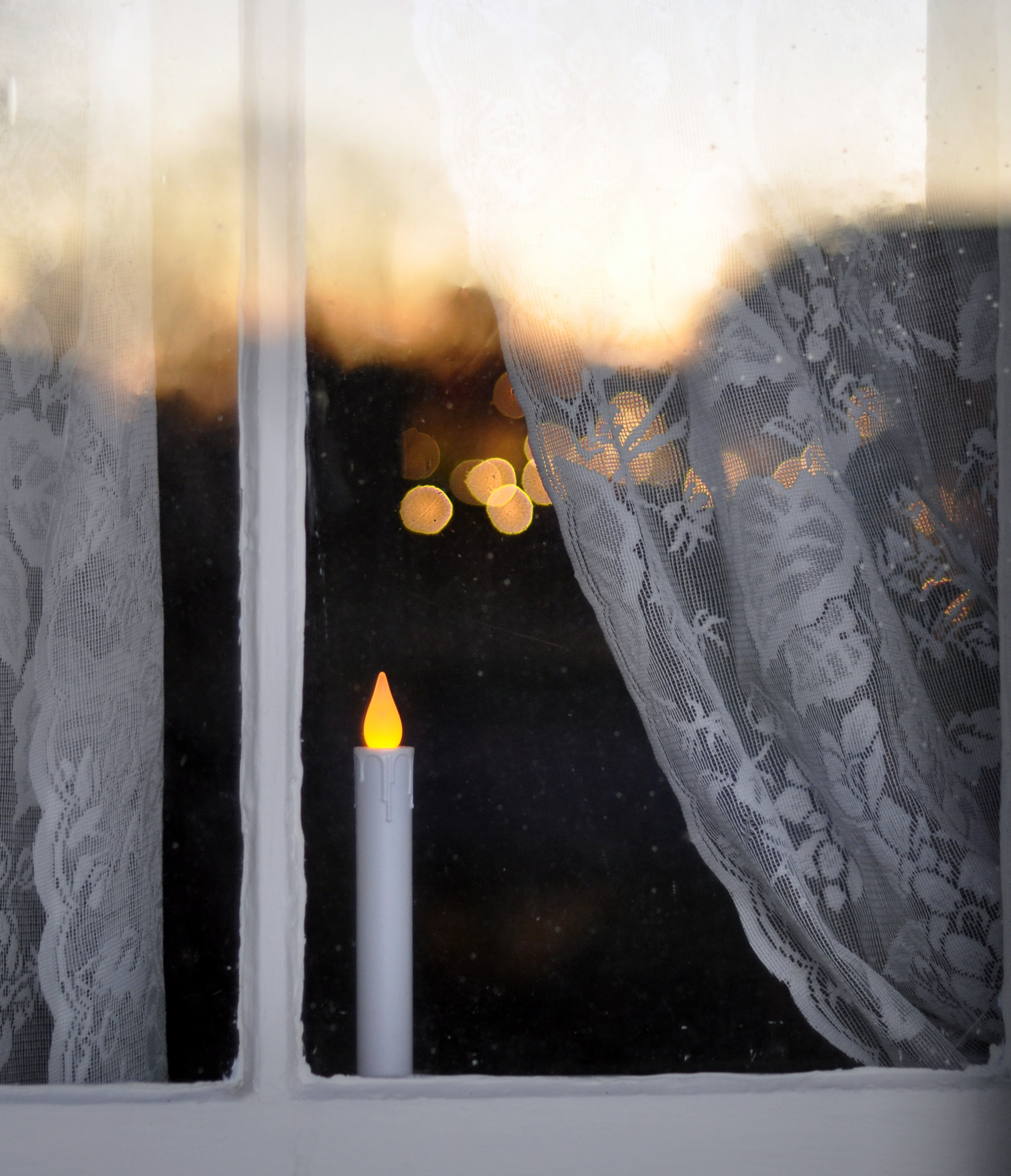 What Does A Candle In The Window At Christmas Mean?