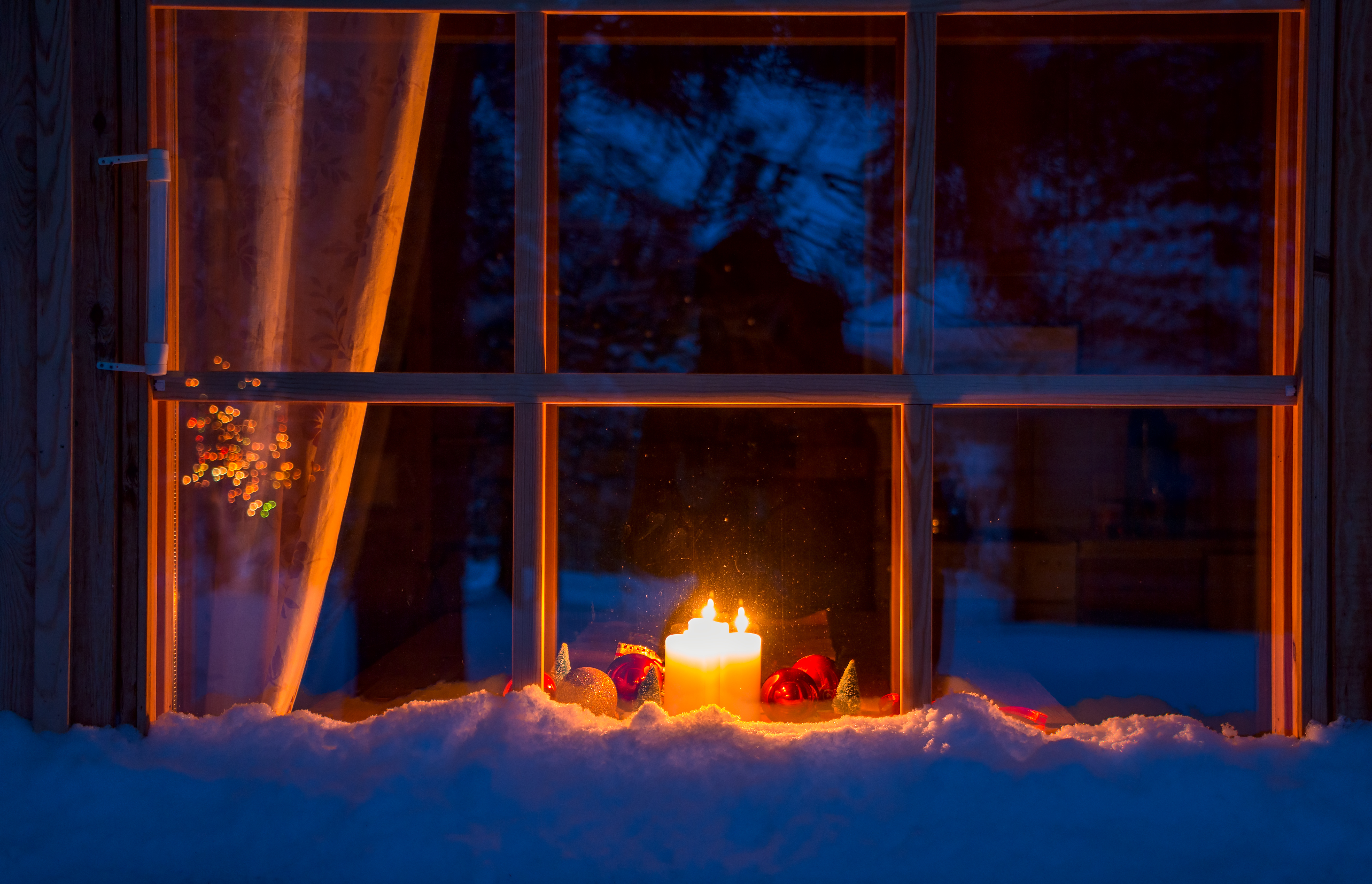 What Does A Candle In The Window At Christmas Mean?