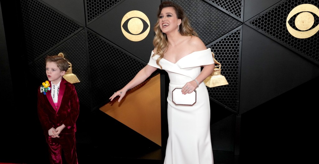 Kelly Clarkson Opens Up About Bringing Son to the Grammys