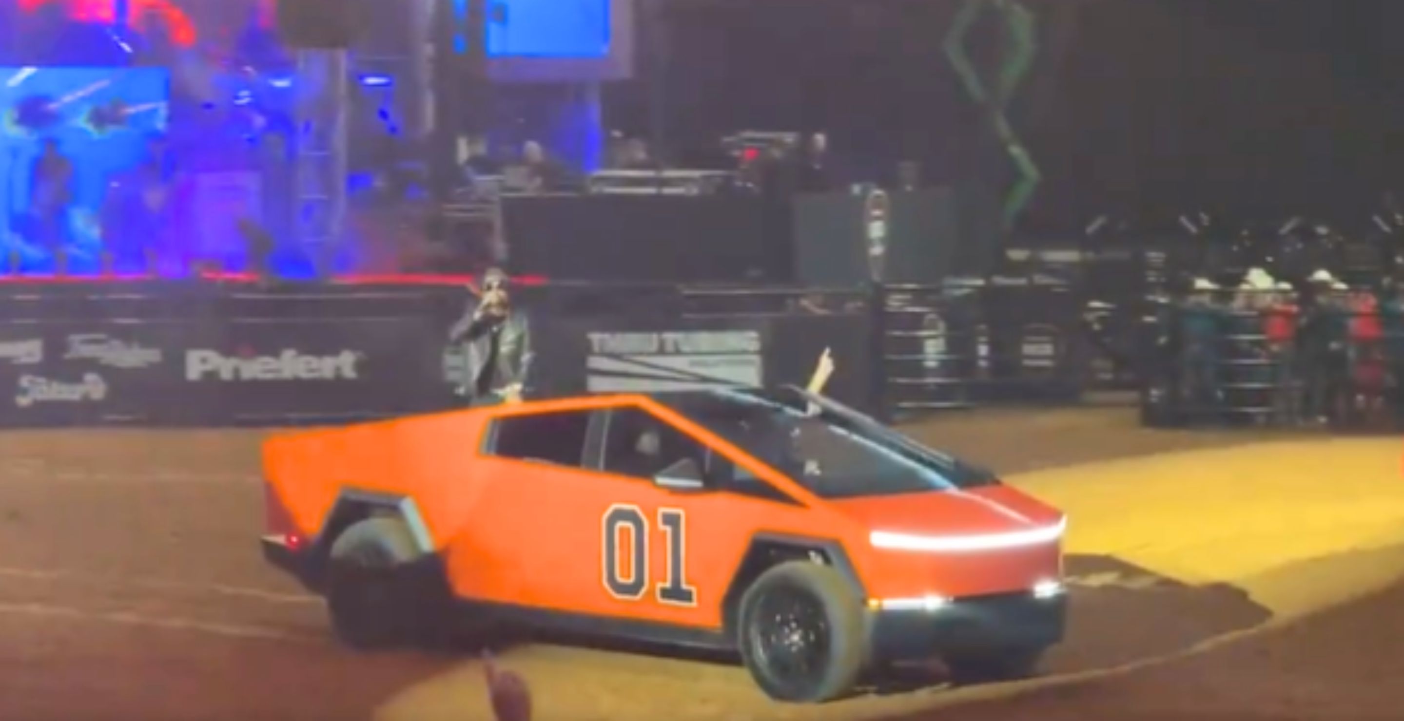 Kid Rock Pays A Rockin' Homage To The Dukes Of Hazzard By Riding On ...