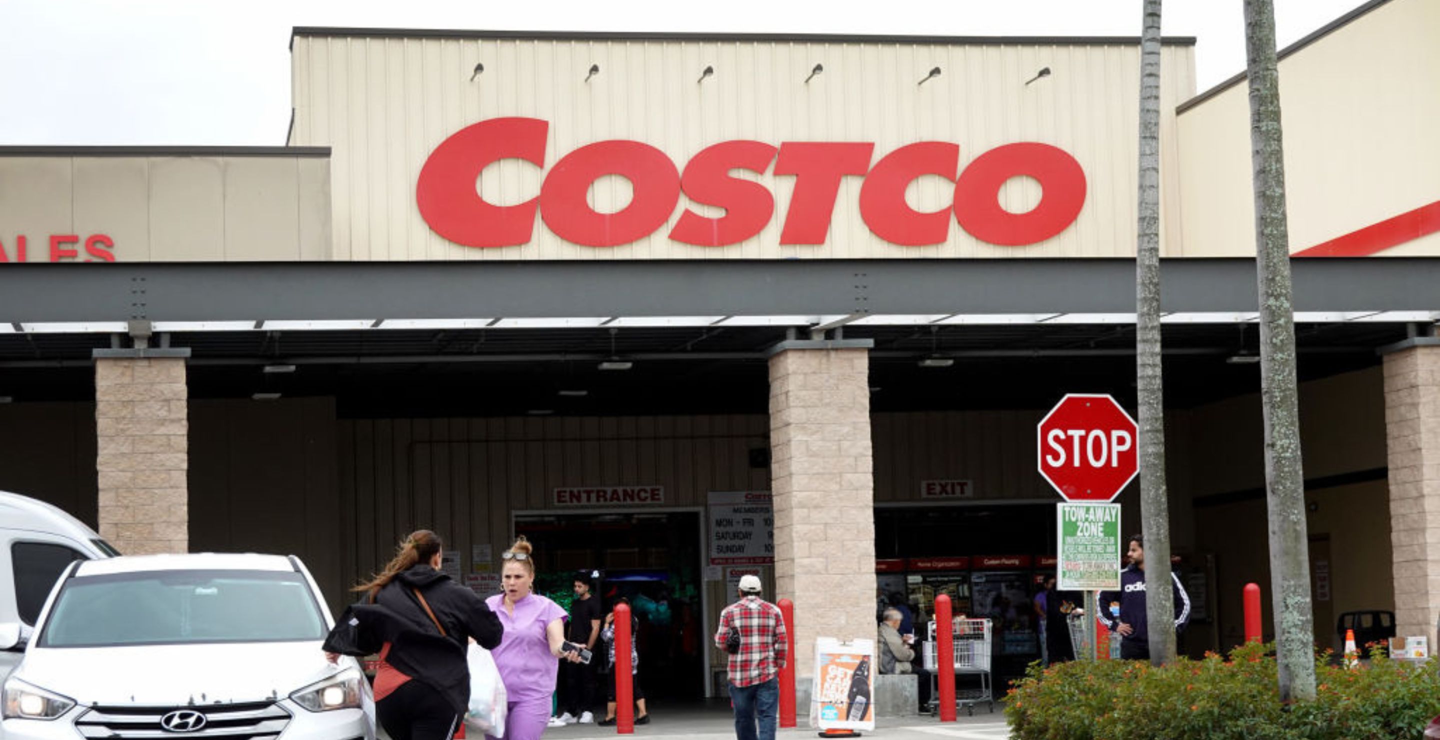 New Costco Exec Reveals If Chain Is Changing Price Of $1.50 Hot Dog Amid Inflation
