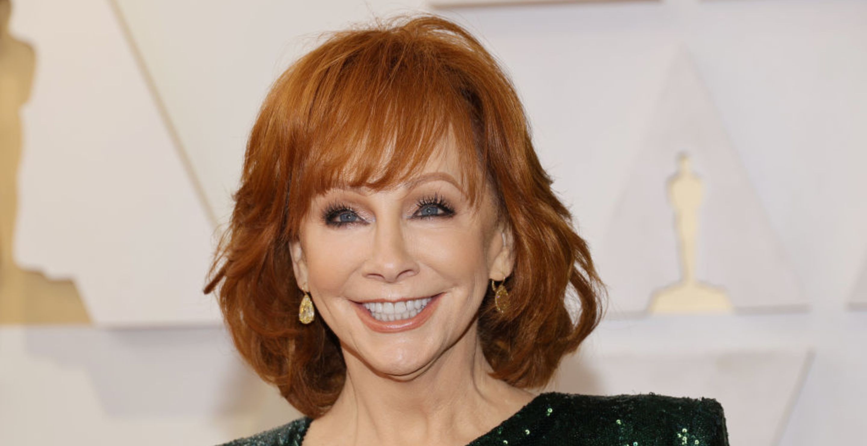 Reba McEntire Channels Your Favorite Villain As She Watches Wynonna Judd And Bunnie XO Hug