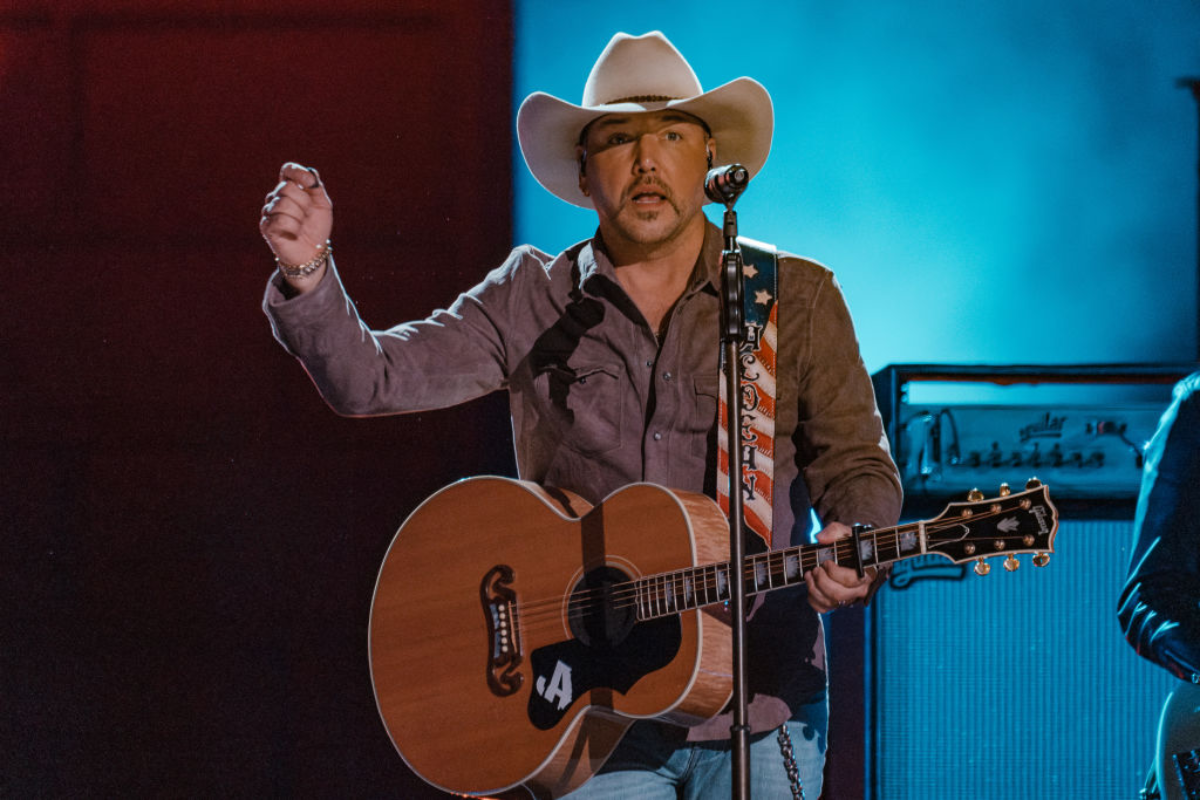 jason-aldean-has-one-simple-backstage-request-when-performing