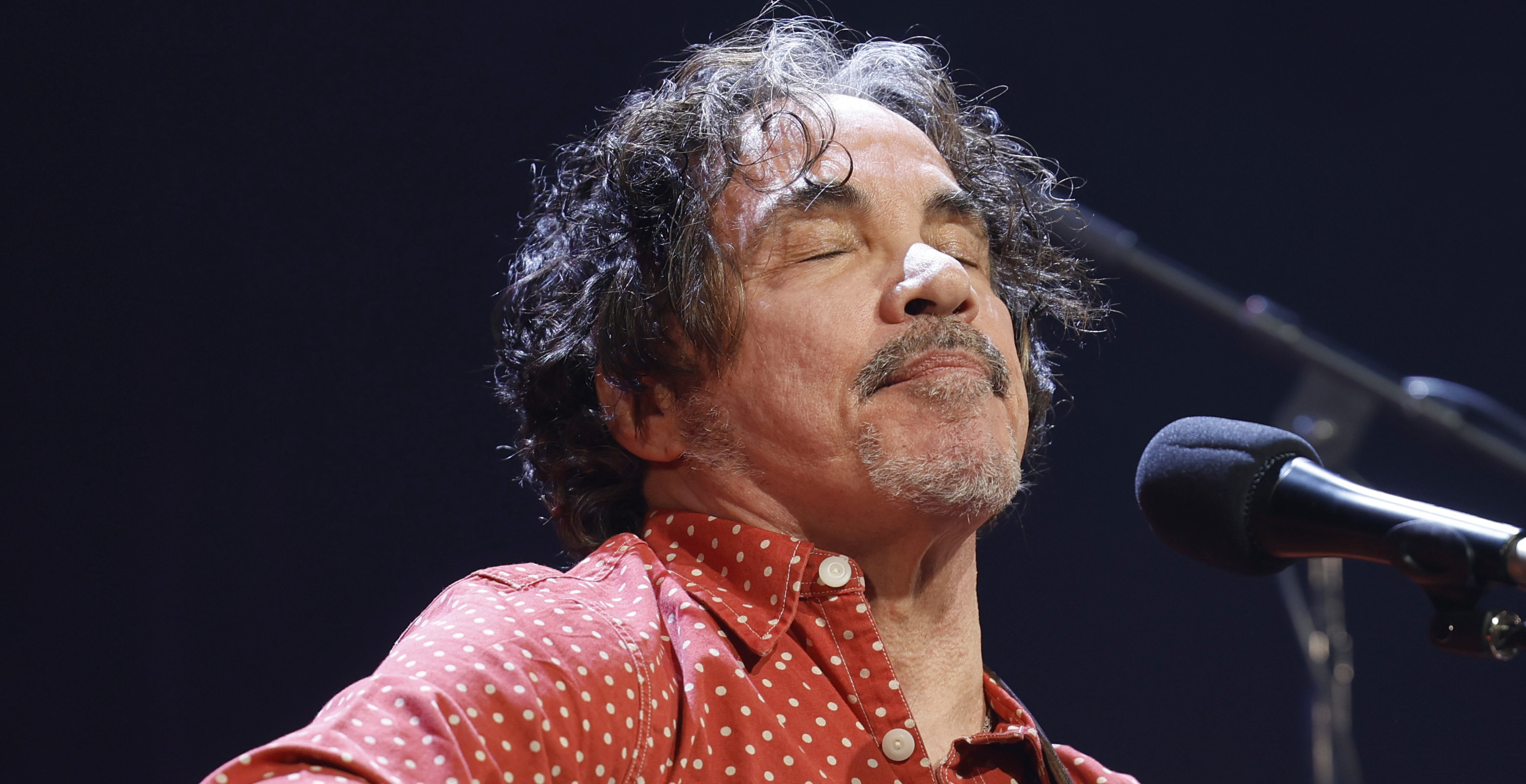 john-oates-opens-up-about-fears-over-artificial-intelligence-its-a-crazy-scary-world