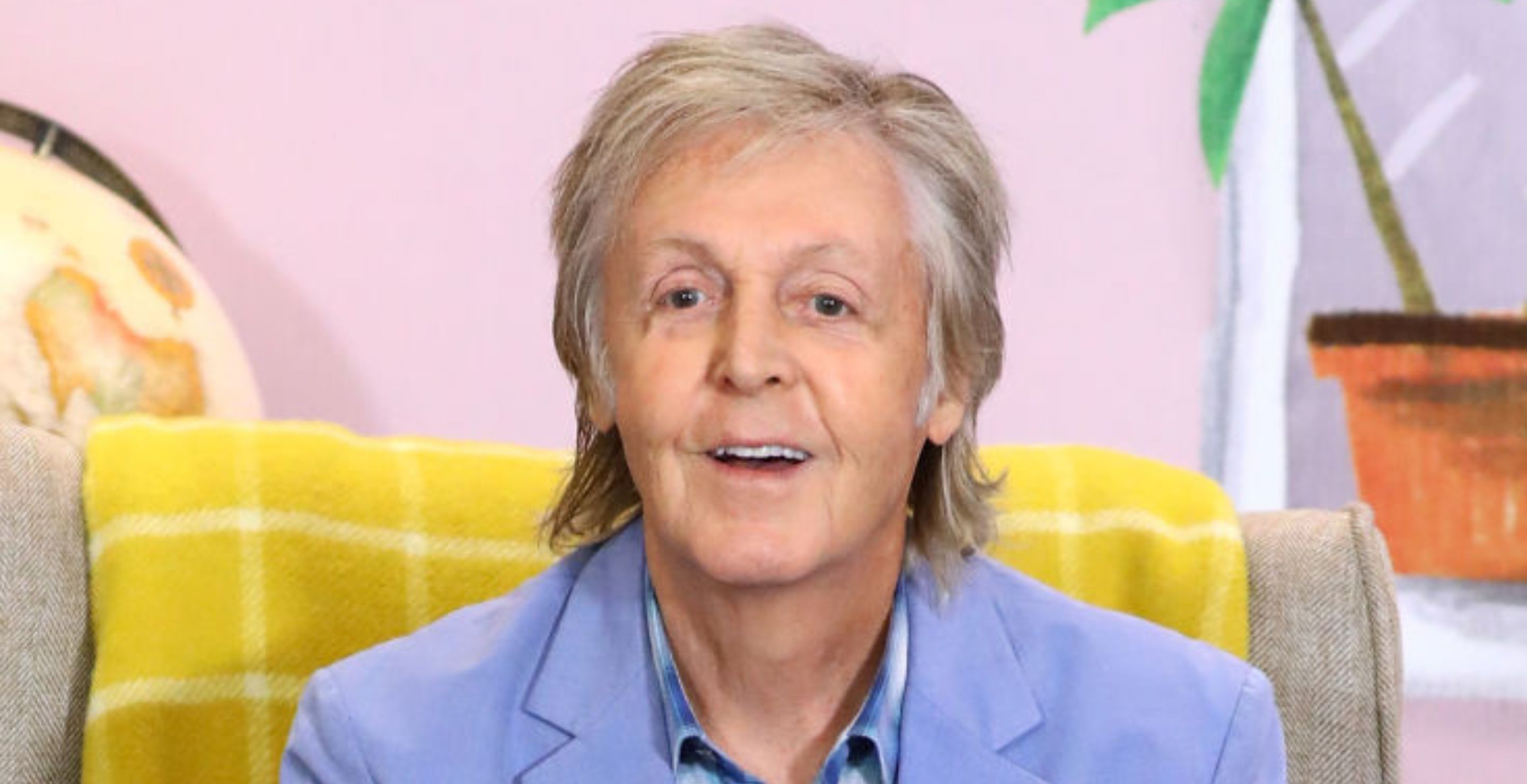 Paul McCartney Jamming With Taylor Swift Fans Is The Best Thing You'll See Today