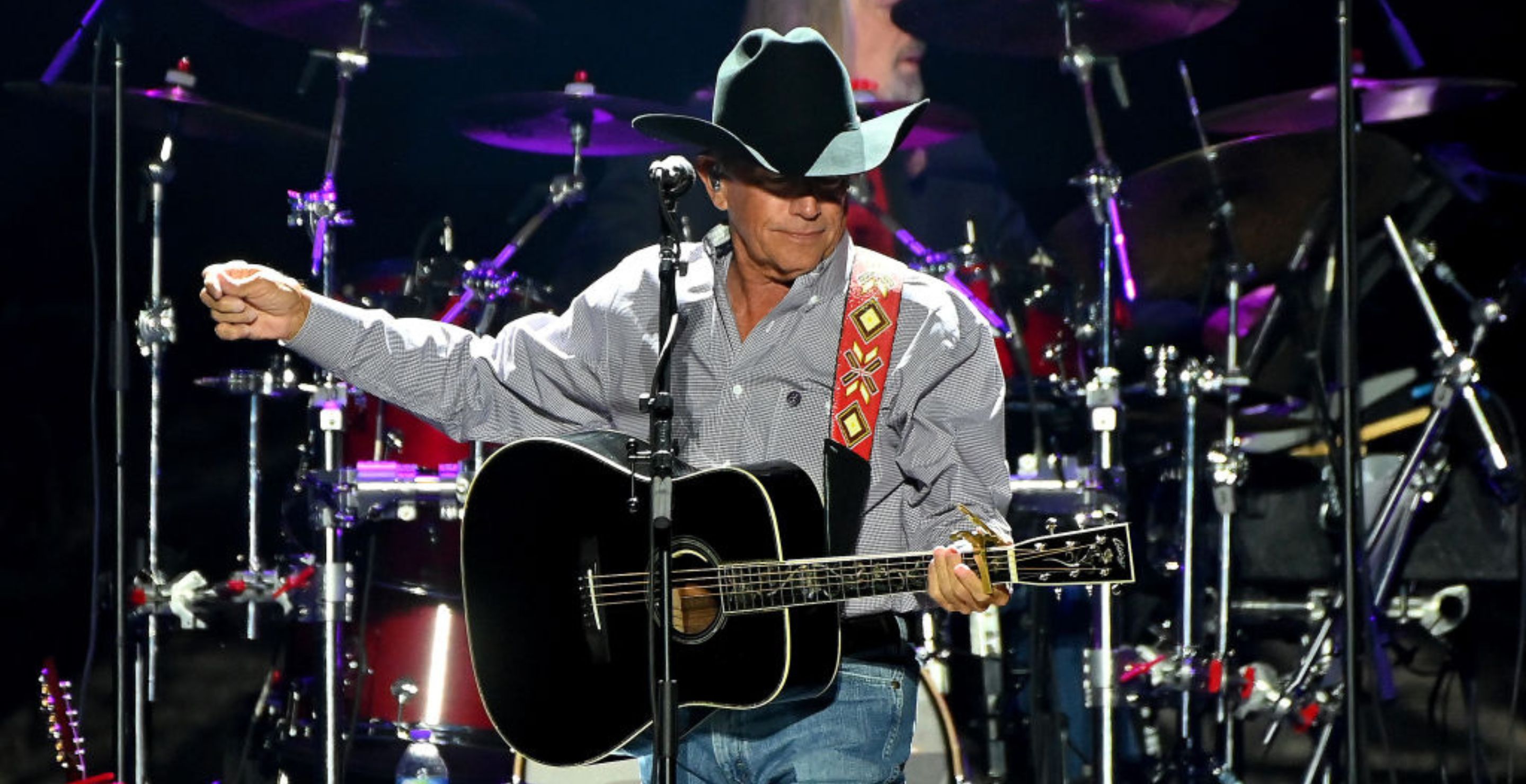 Watch More Than 110,000 People Sing George Strait's Amarillo by Morning