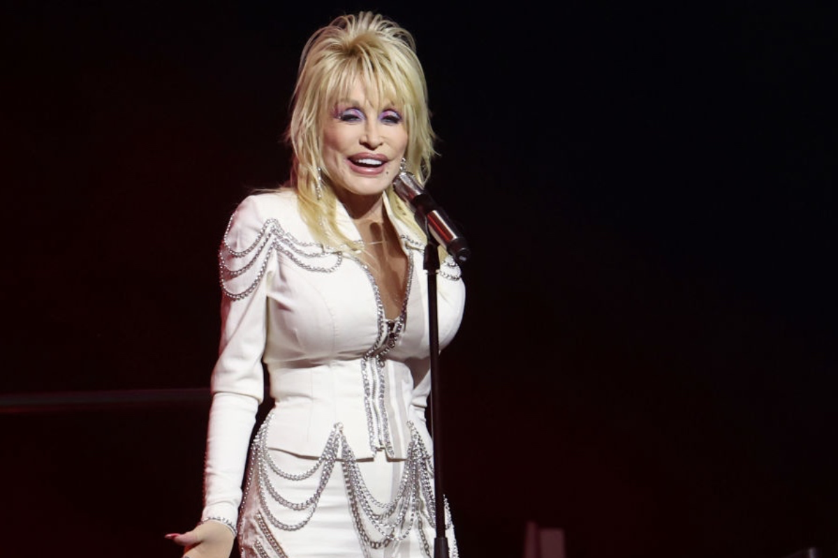 dolly-parton-wants-to-appear-in-9-to-5-remake