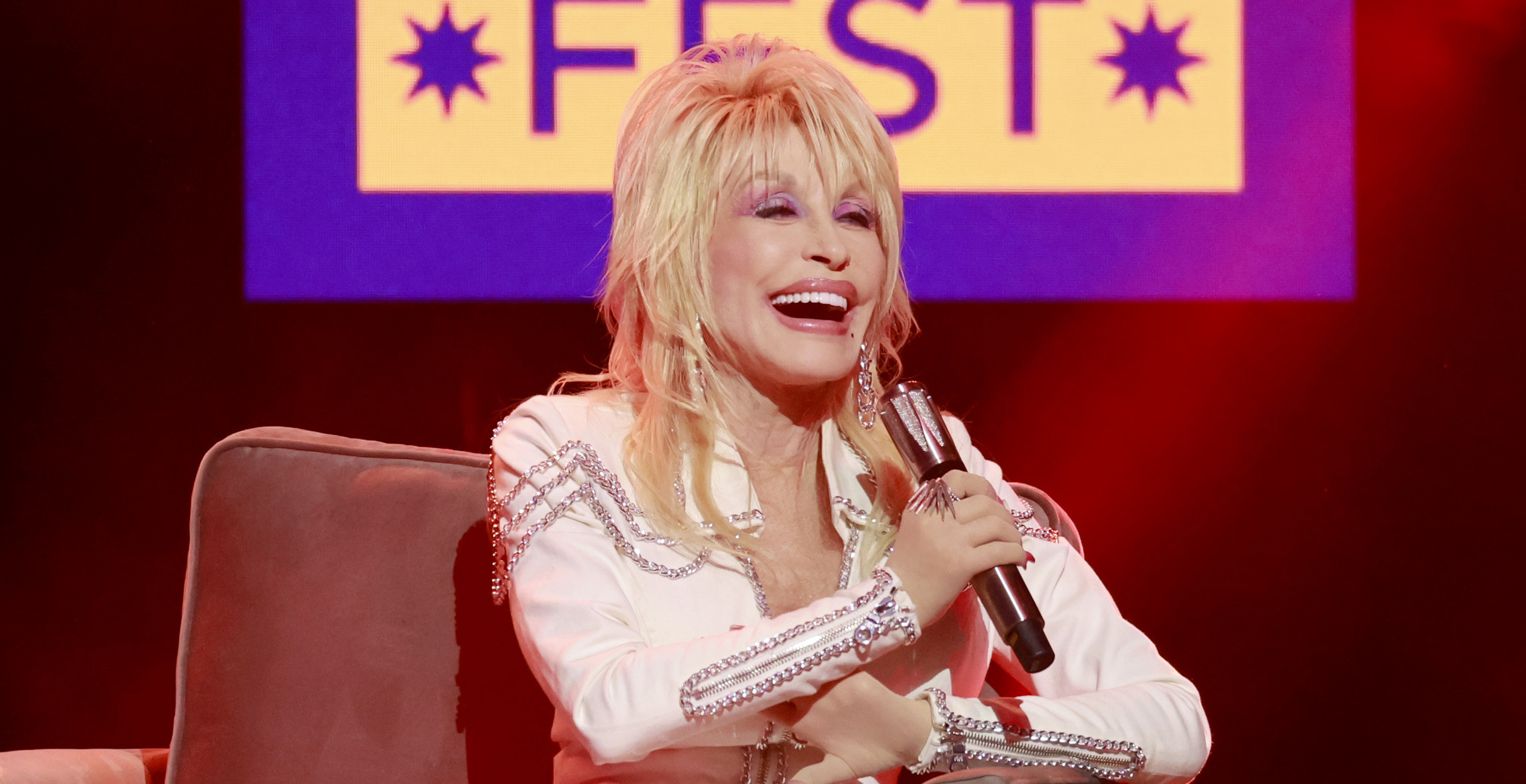 fans-defend-dolly-parton-from-conservatives-over-lgbtq-stance
