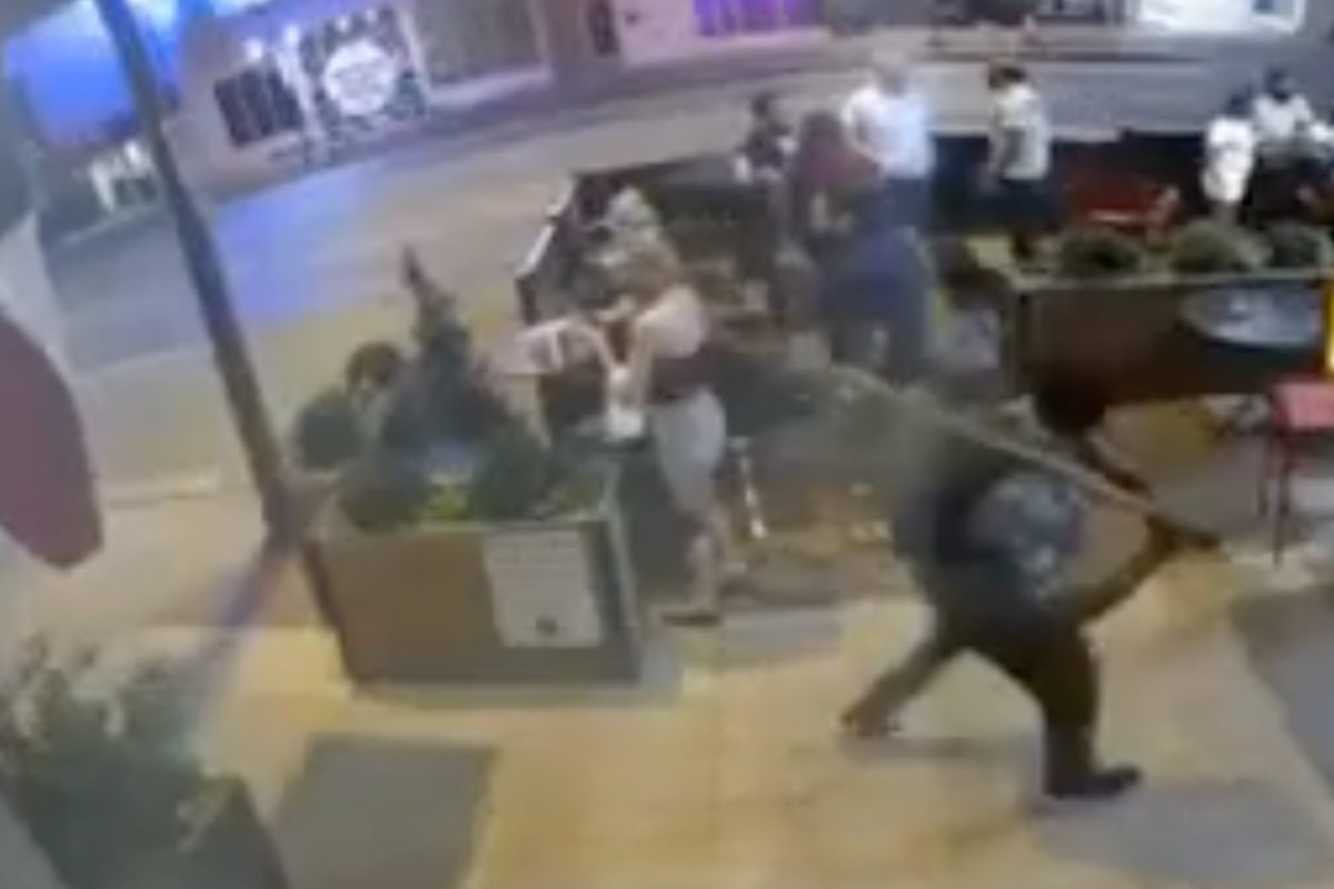 texas-man-smashes-bar-patron-with-5-foot-branch-in-brutal-attack