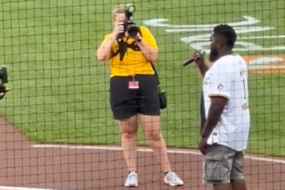 watch-national-anthem-singer-hit-a-foul-note-with-blue-glare-remix-at-mlb-game