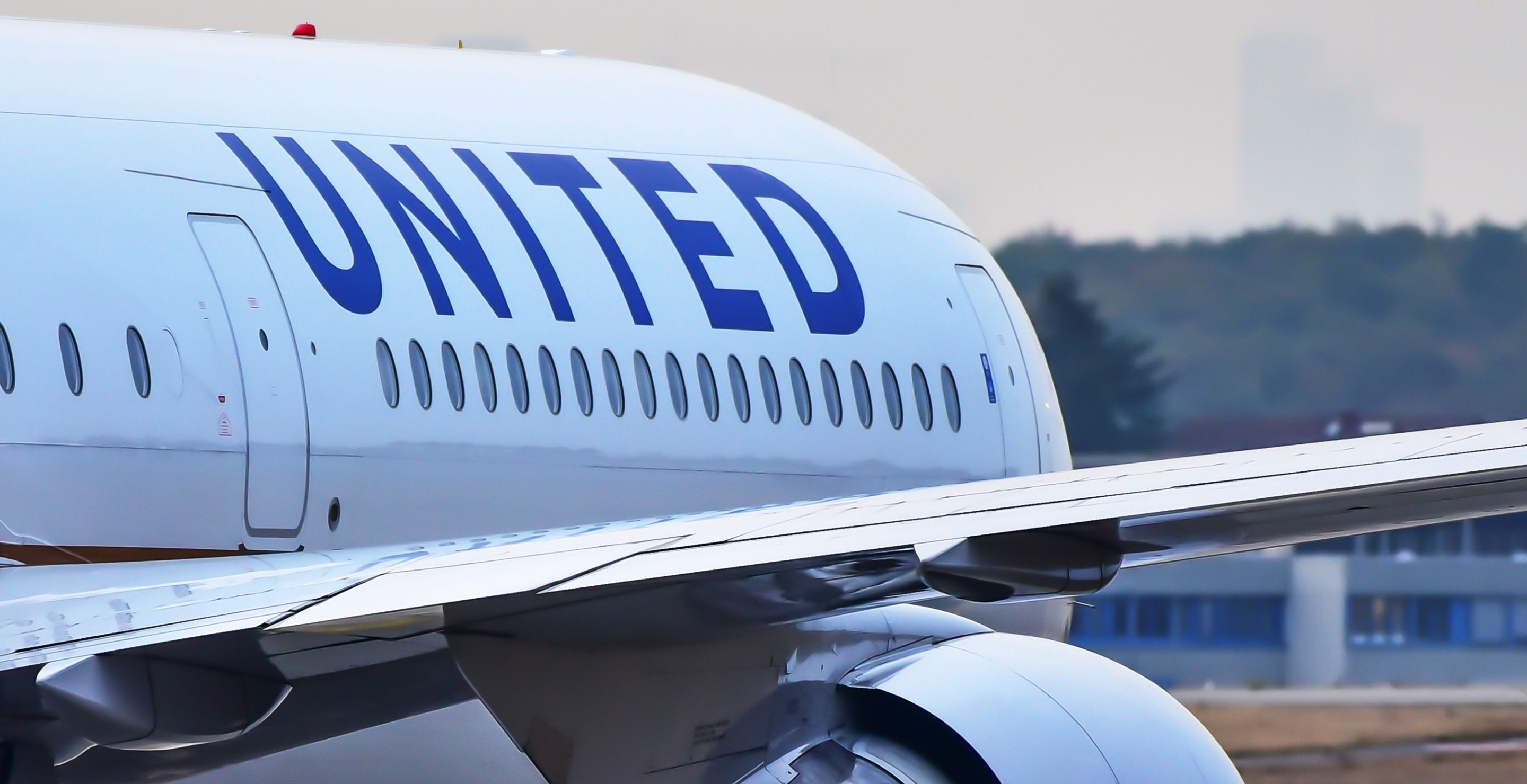 United Airlines Flight Diverted After Passengers And Crew Started Vomiting