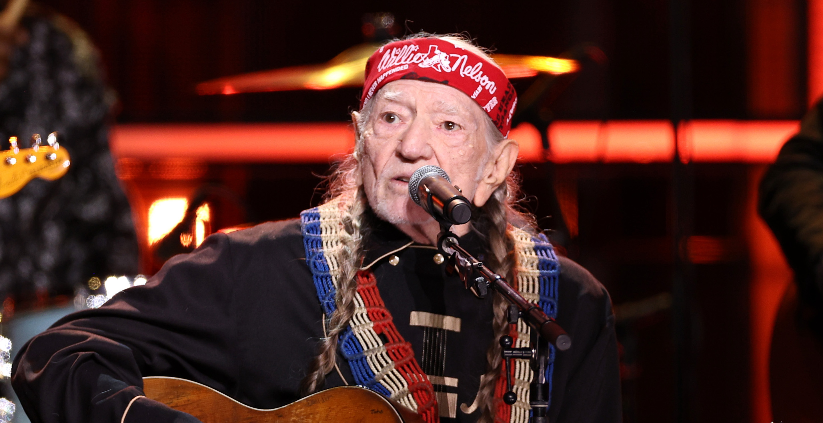 Willie Nelson Celebrates 4th of July with Comeback Performance