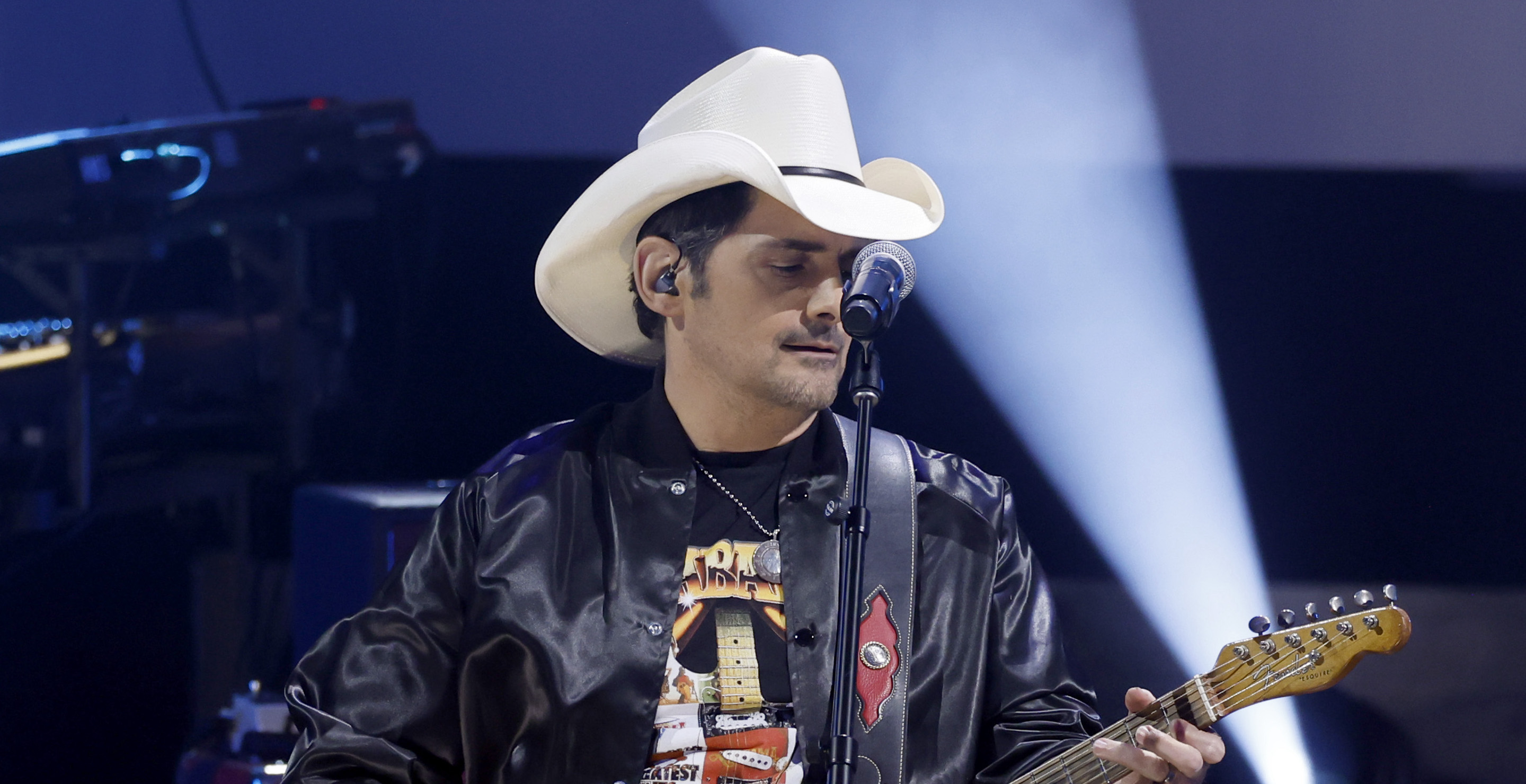 Brad Paisley's Wife Undergoes Surgery After Scary Health Problem