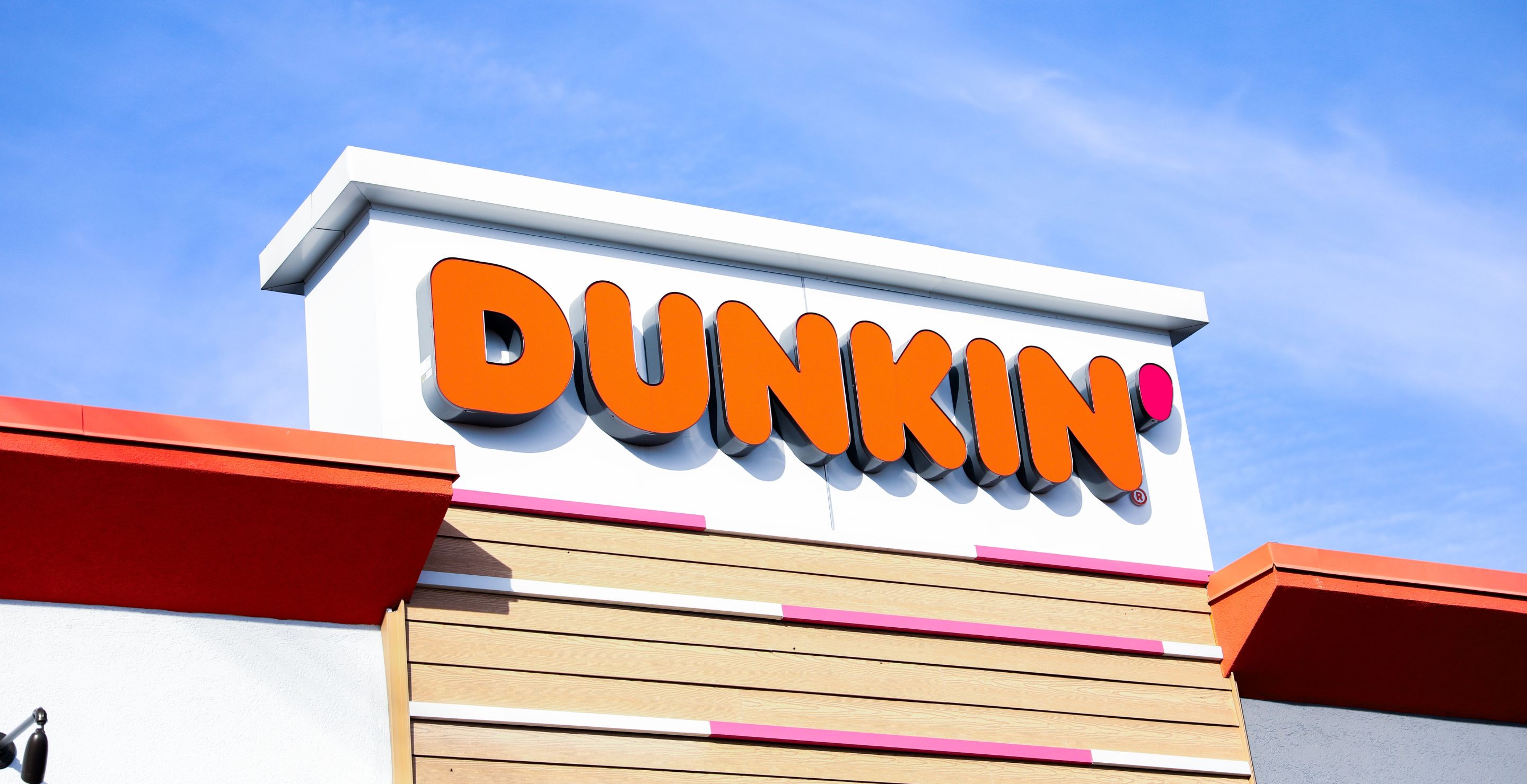 Couple Have Roadside Baby Delivery, Cut Umbilical Cord At Dunkin' Donuts