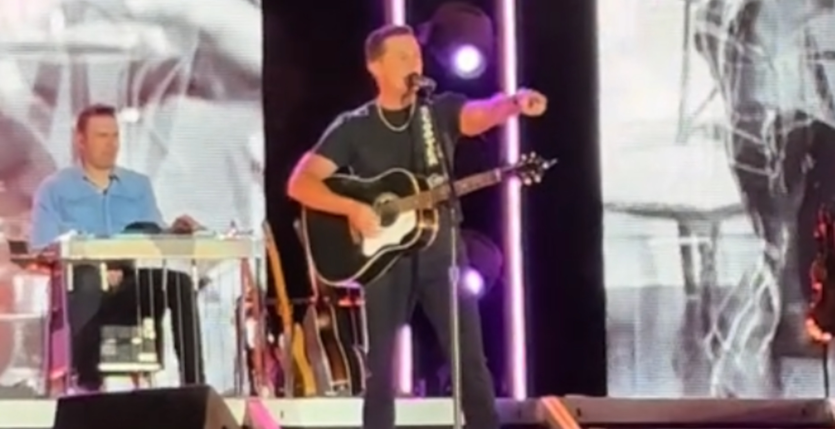 Scotty McCreery Throws Man Out Of Concert After He Hit A Lady