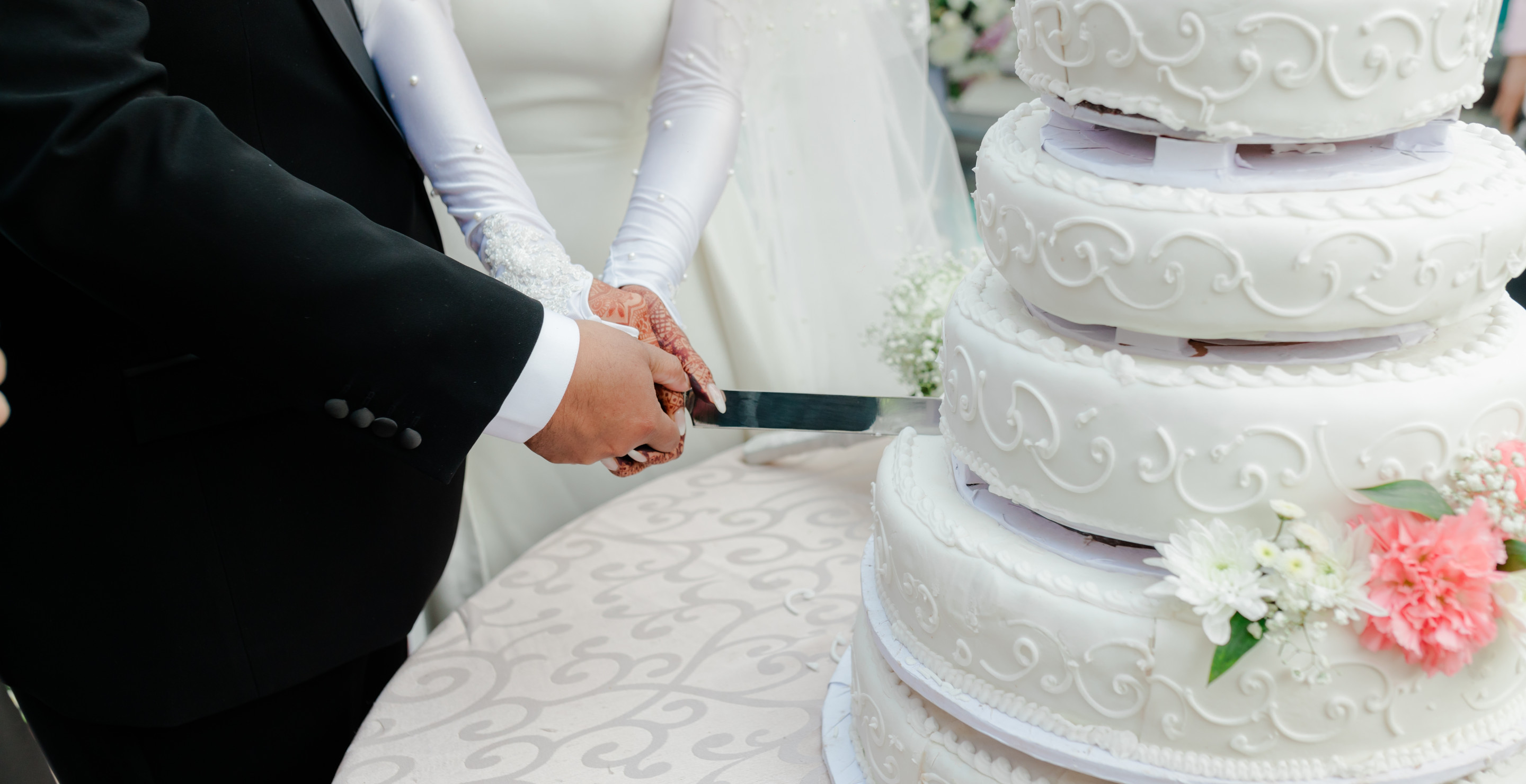 Groom Spends Wedding Night Violently Ill After Unknowingly Eating Wedding Cake Contaminated With Allergen