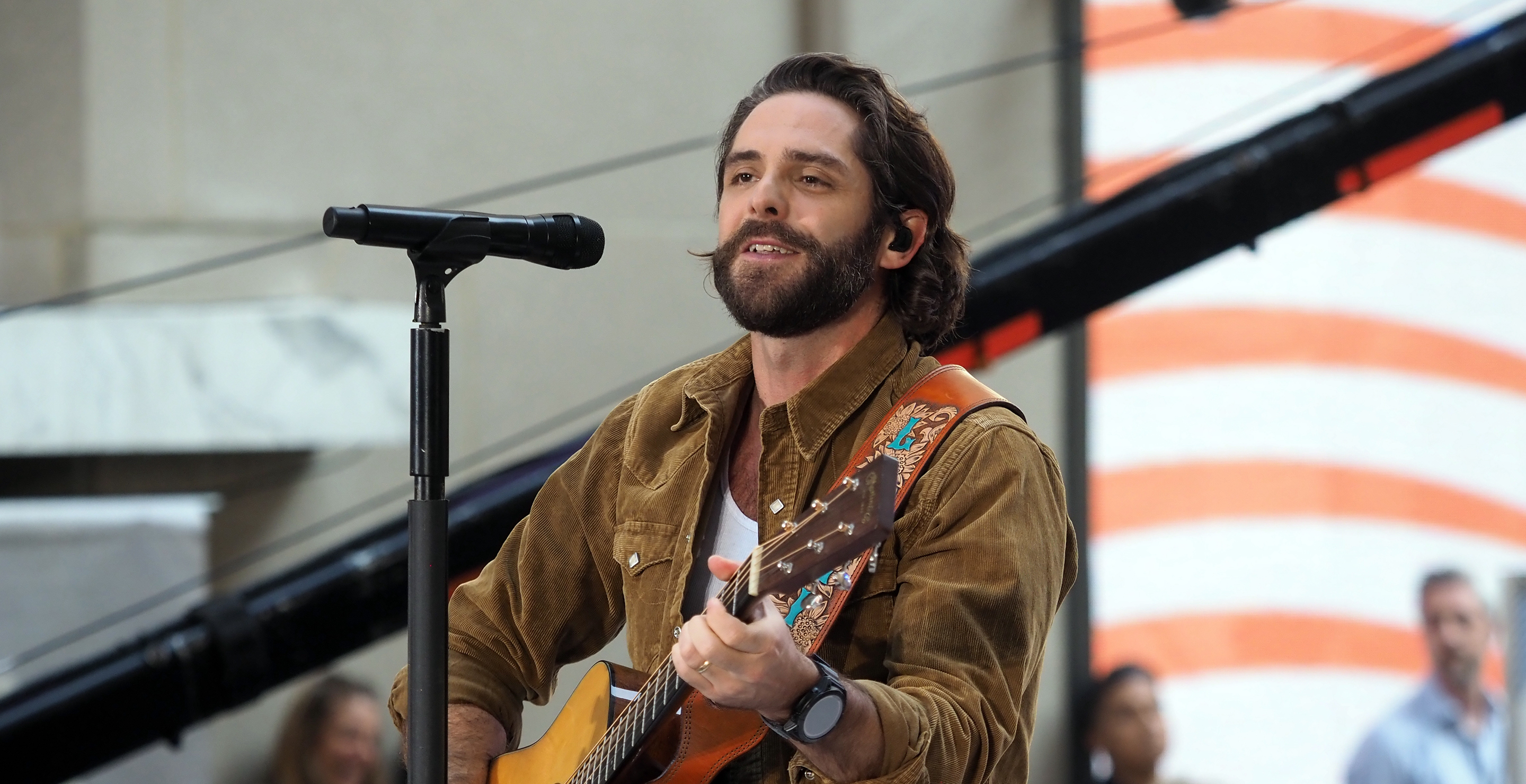 Thomas Rhett Reveals Gross Plane Habit Leaving Fans Disgusted