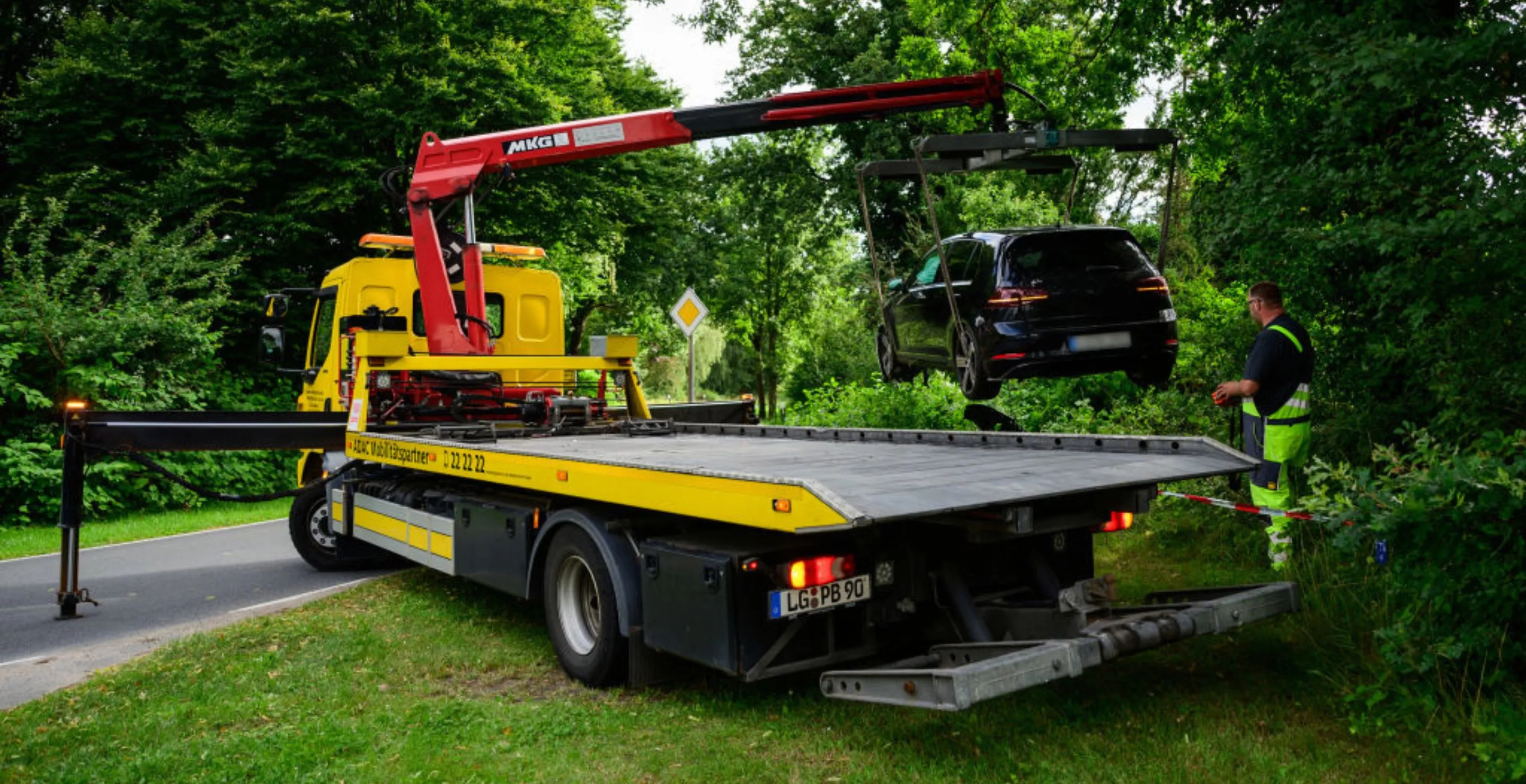 Tow Truck Driver Allegedly Towed Vehicle With 5-Year-Old Inside