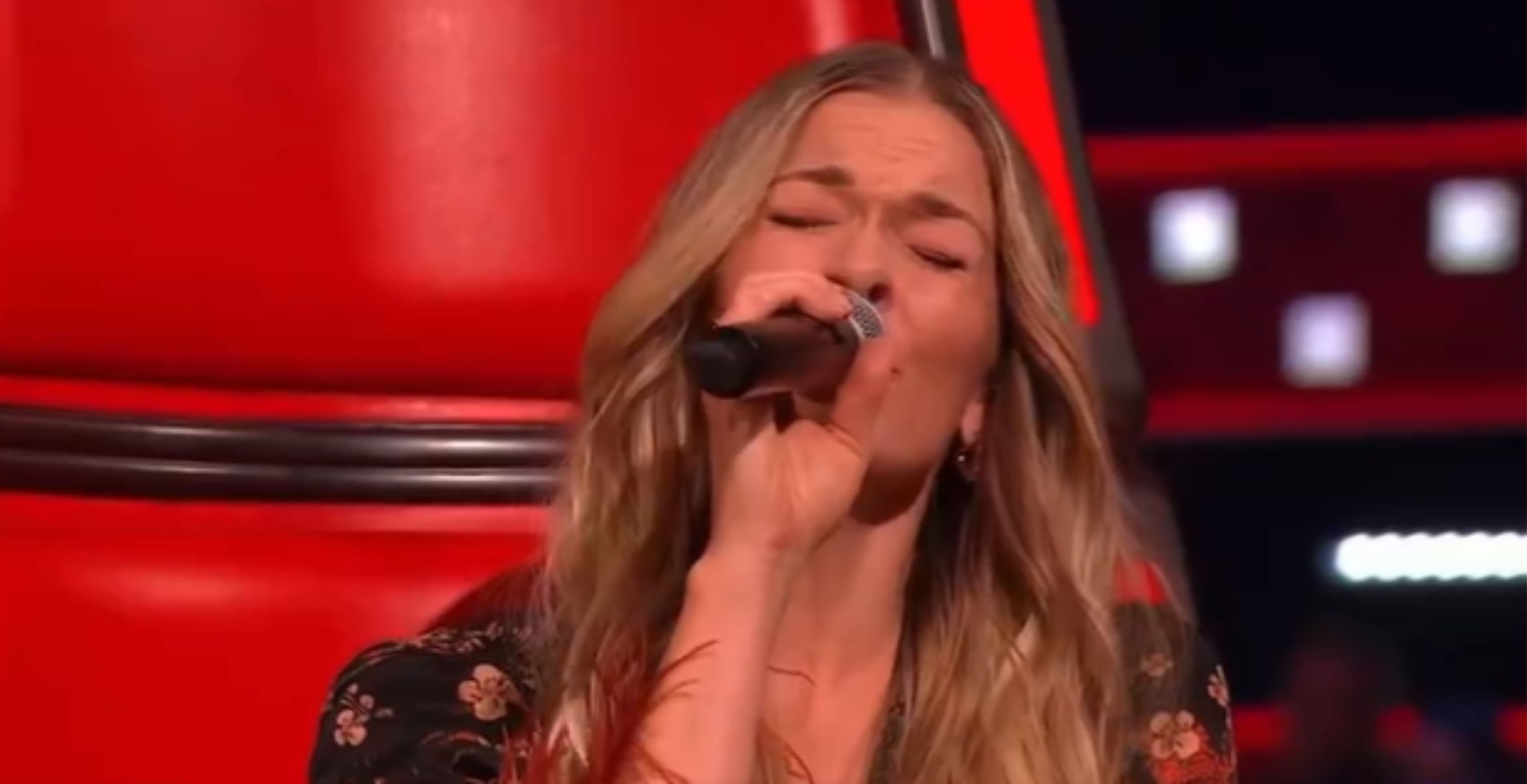 Watch LeAnn Rimes Perform With Music Legend On 'The Voice'