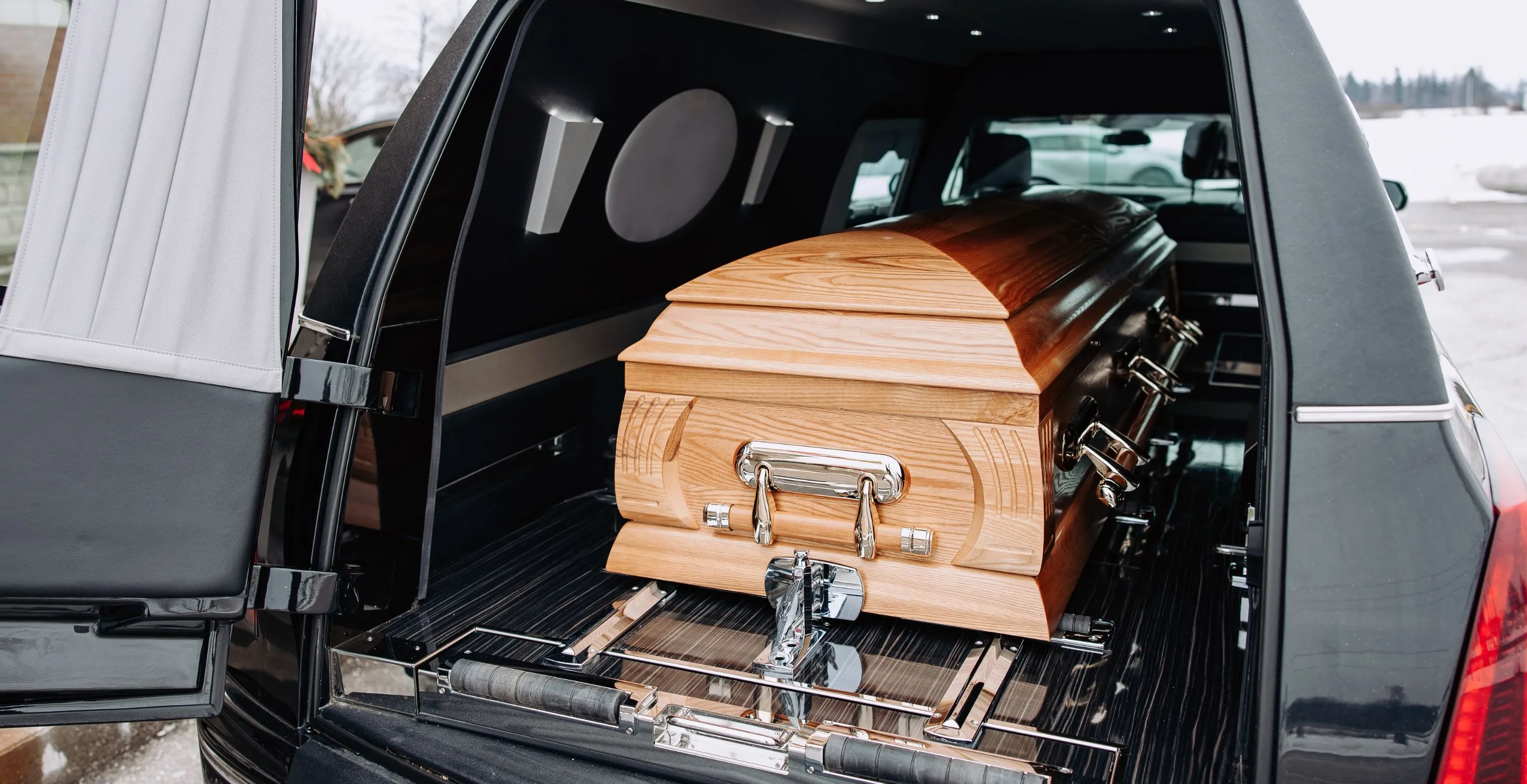 Woman Gets Black Out Drunk In Las Vegas, Steals Casket With Body From Funeral Home