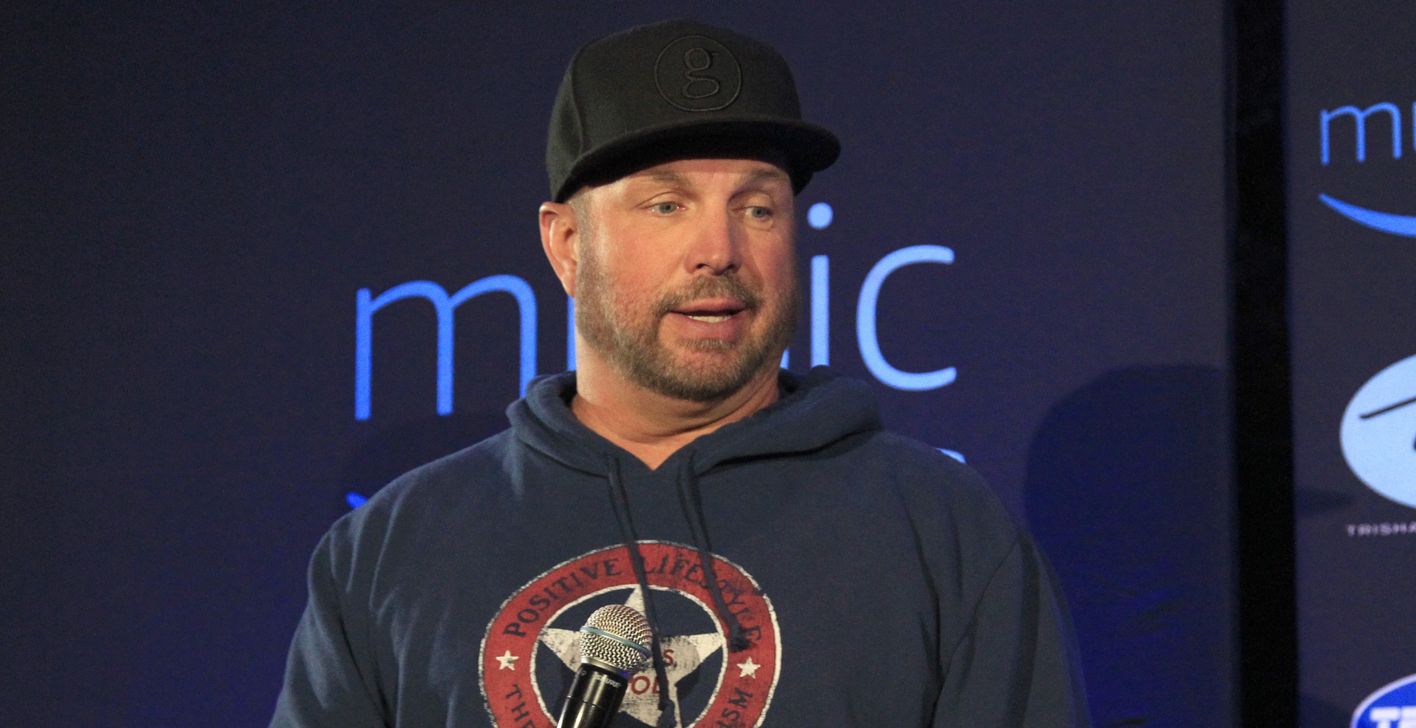 Garth Brooks Buys Part Of Vanderbilt Goal Post For Bar Amid Allegations Fight