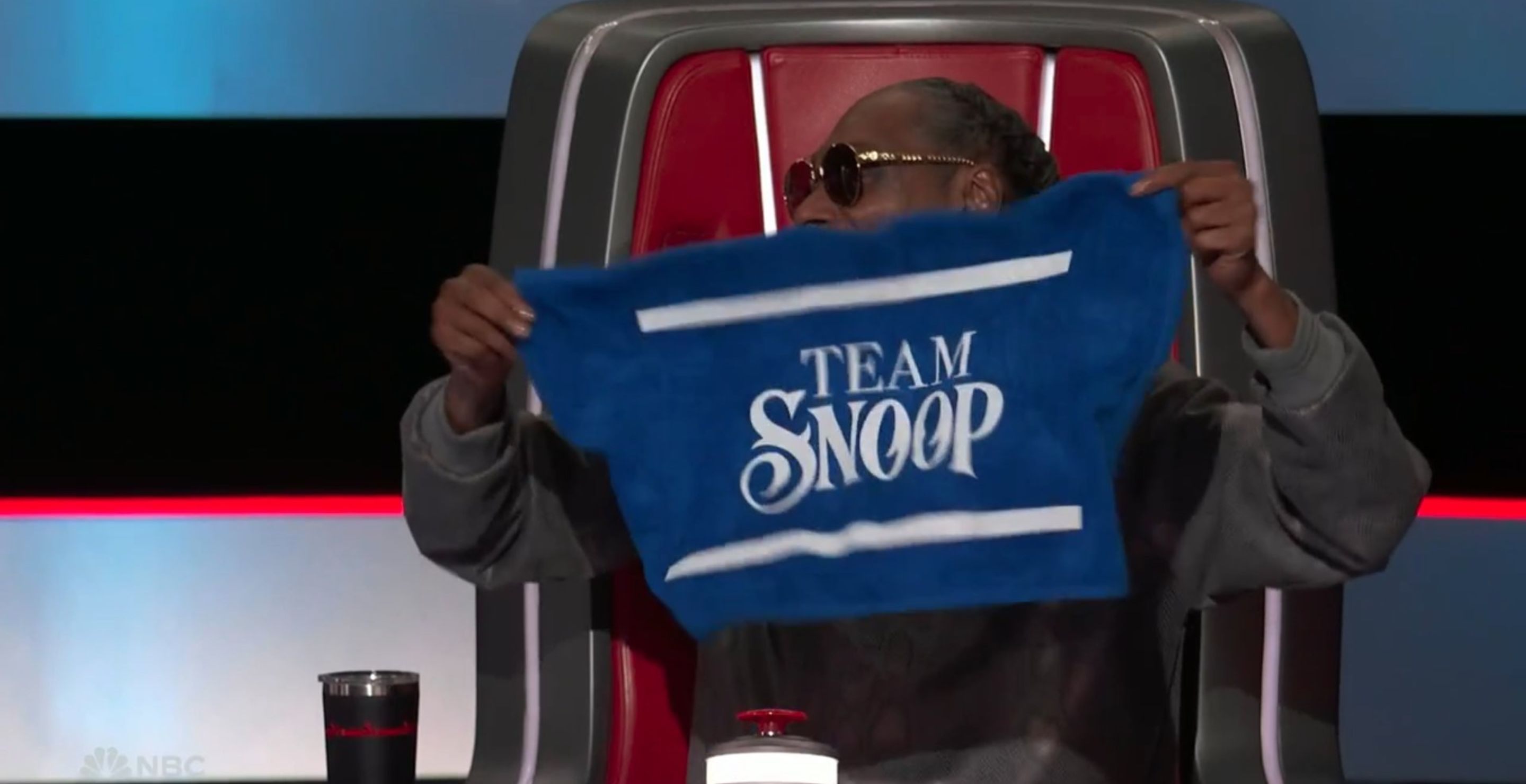 Snoop Dogg Hilariously Offers Contestant A Themed Towel On 'The Voice'