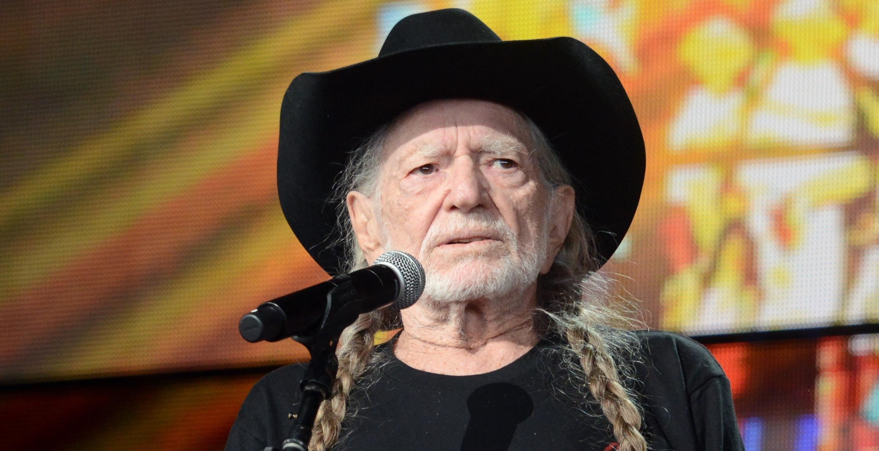 Willie Nelson Uses The Power of Weed to Endorse Kamala Harris