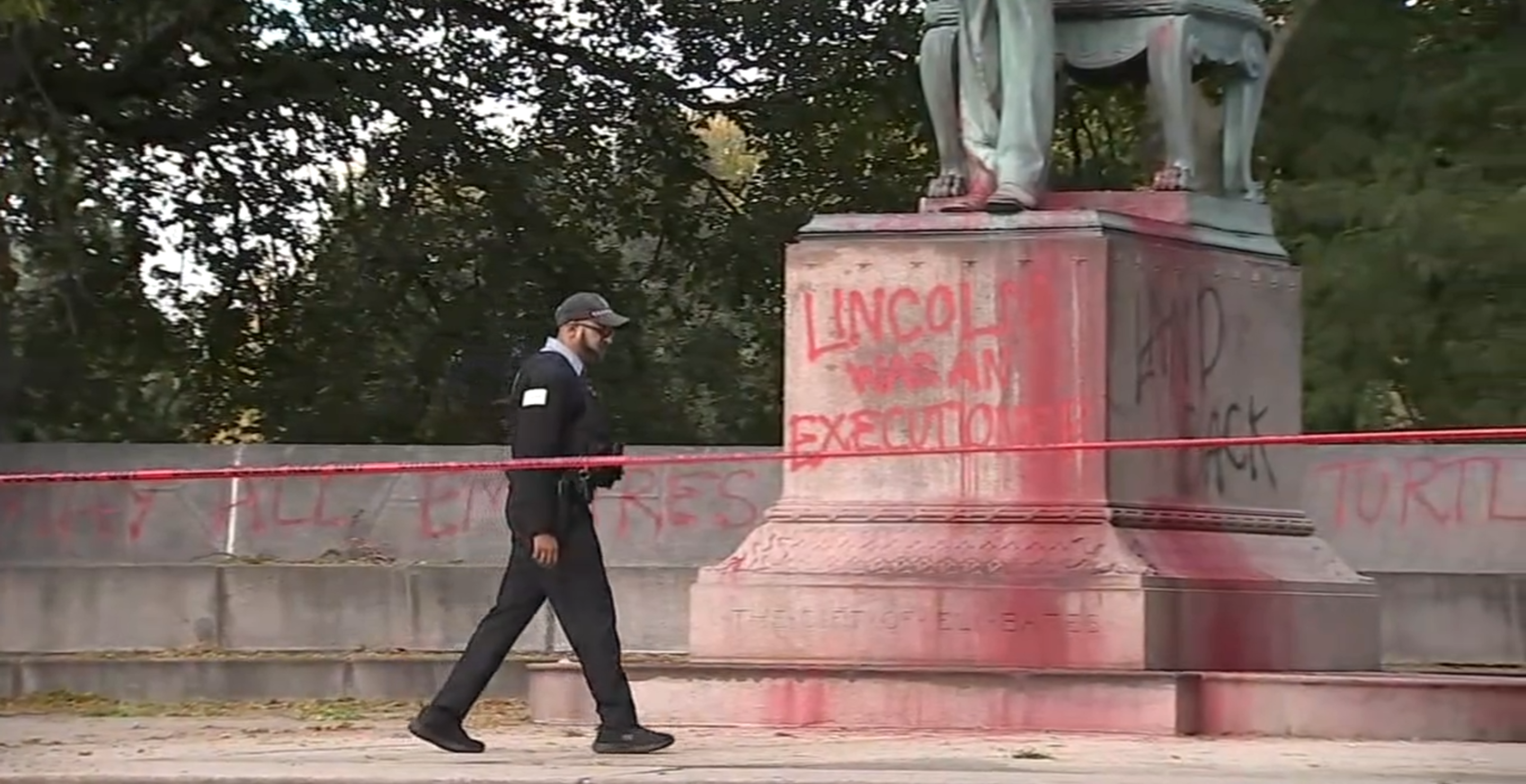 abraham lincoln vandalised