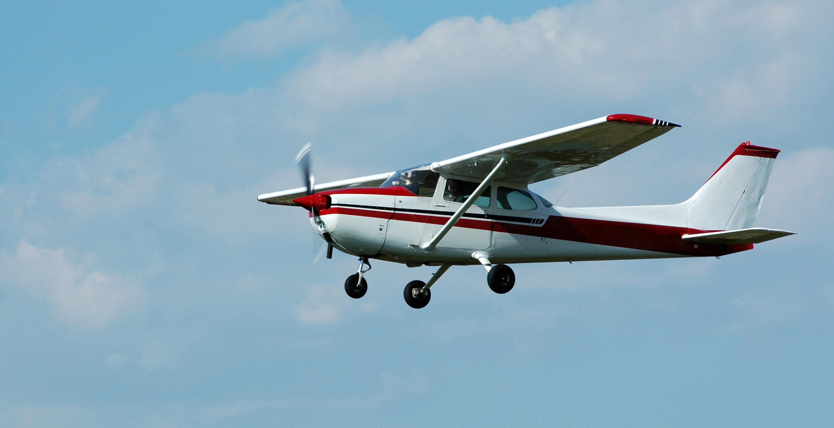 plane emergency landing heart attack pilot