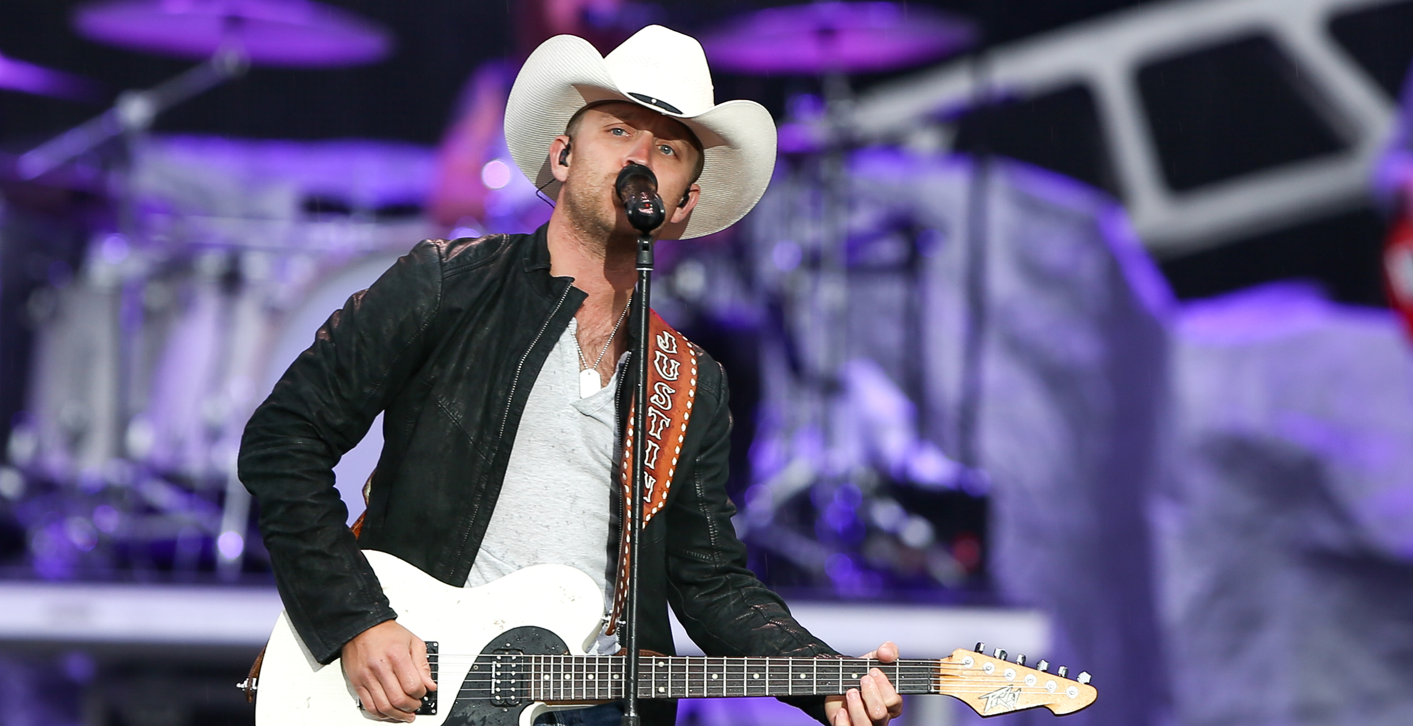 justin moore puked in blake shelton plane