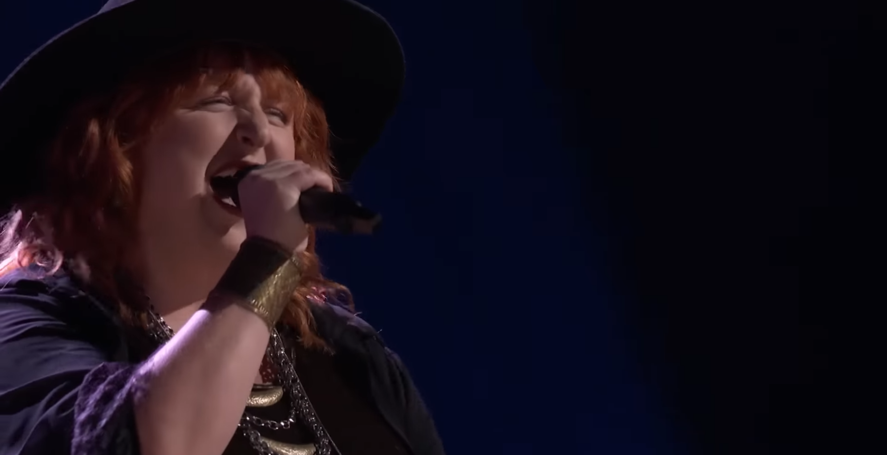 the voice contestant provides amazing performance