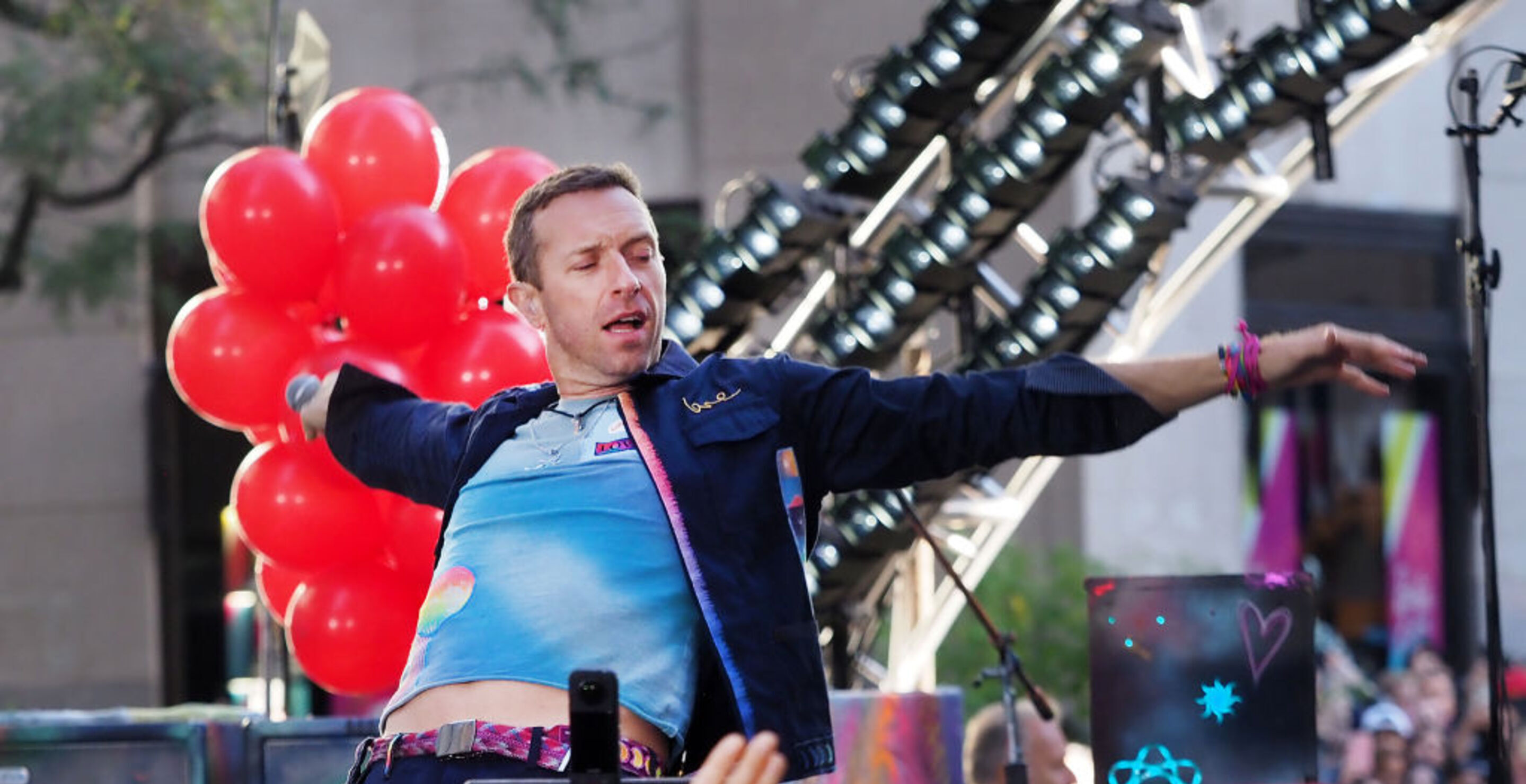 Coldplay’s Chris Martin Take Nasty Stumble Through Trap Door On Stage