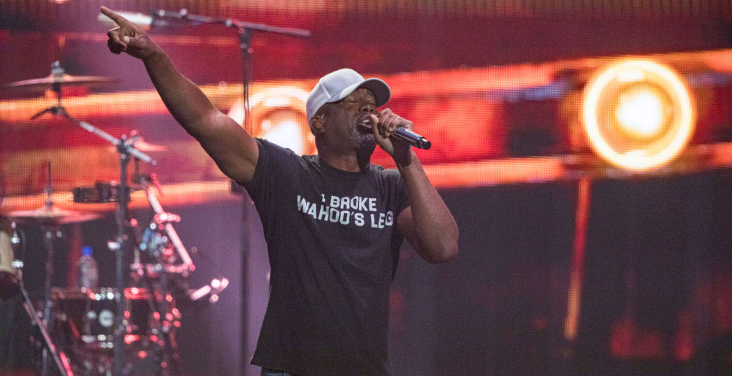 Darius rucker's performance is confusing