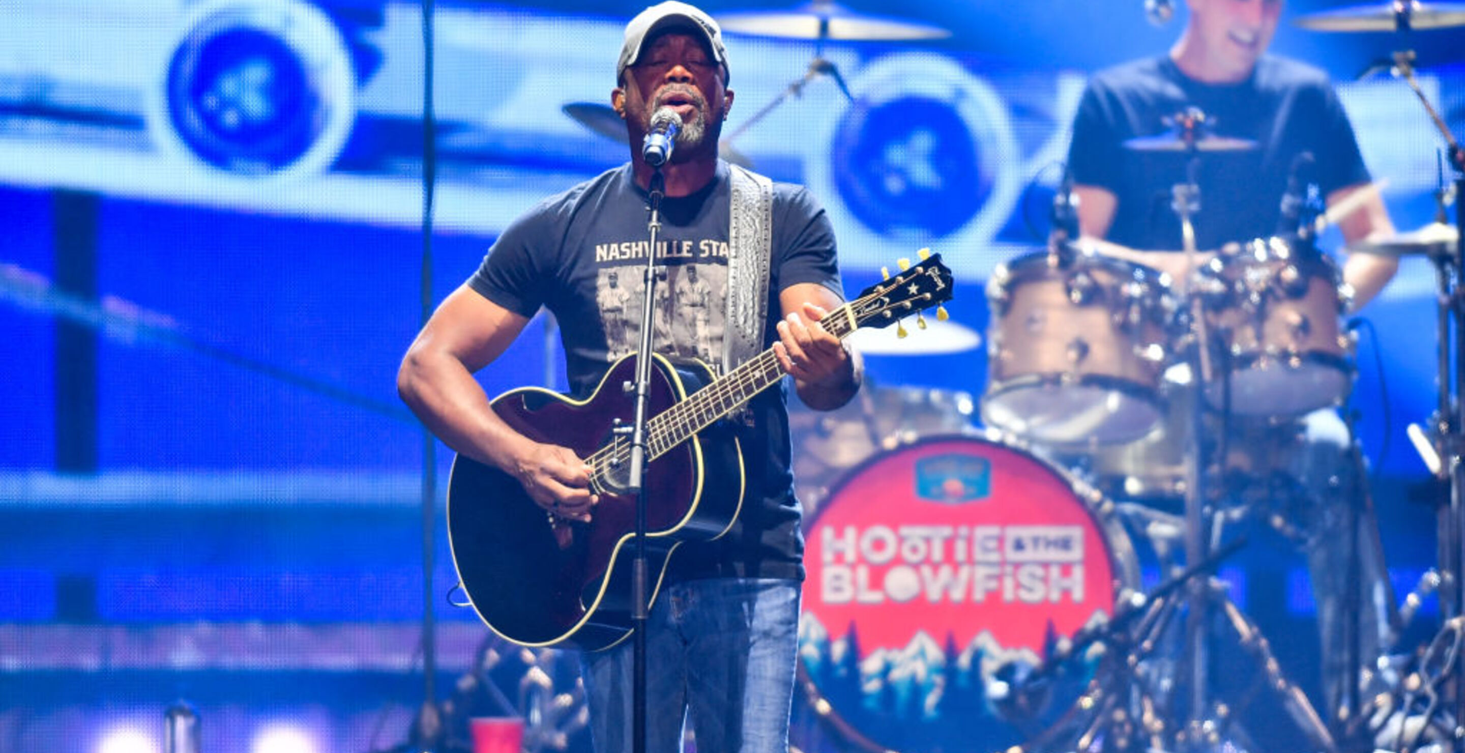 Darius rucker makes good deed out of awkward ETSU appearance