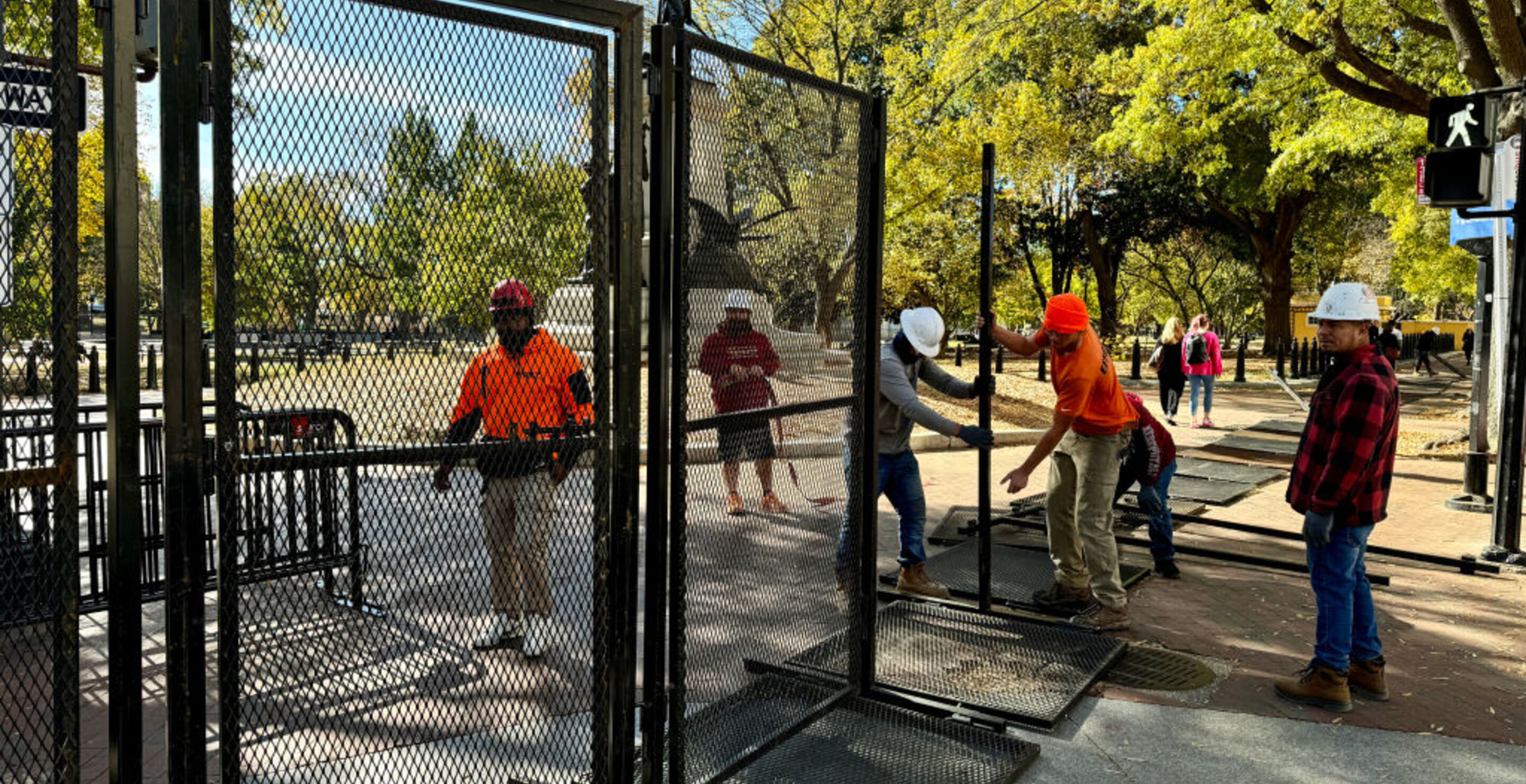 Whitehouse gets barricaded before elections