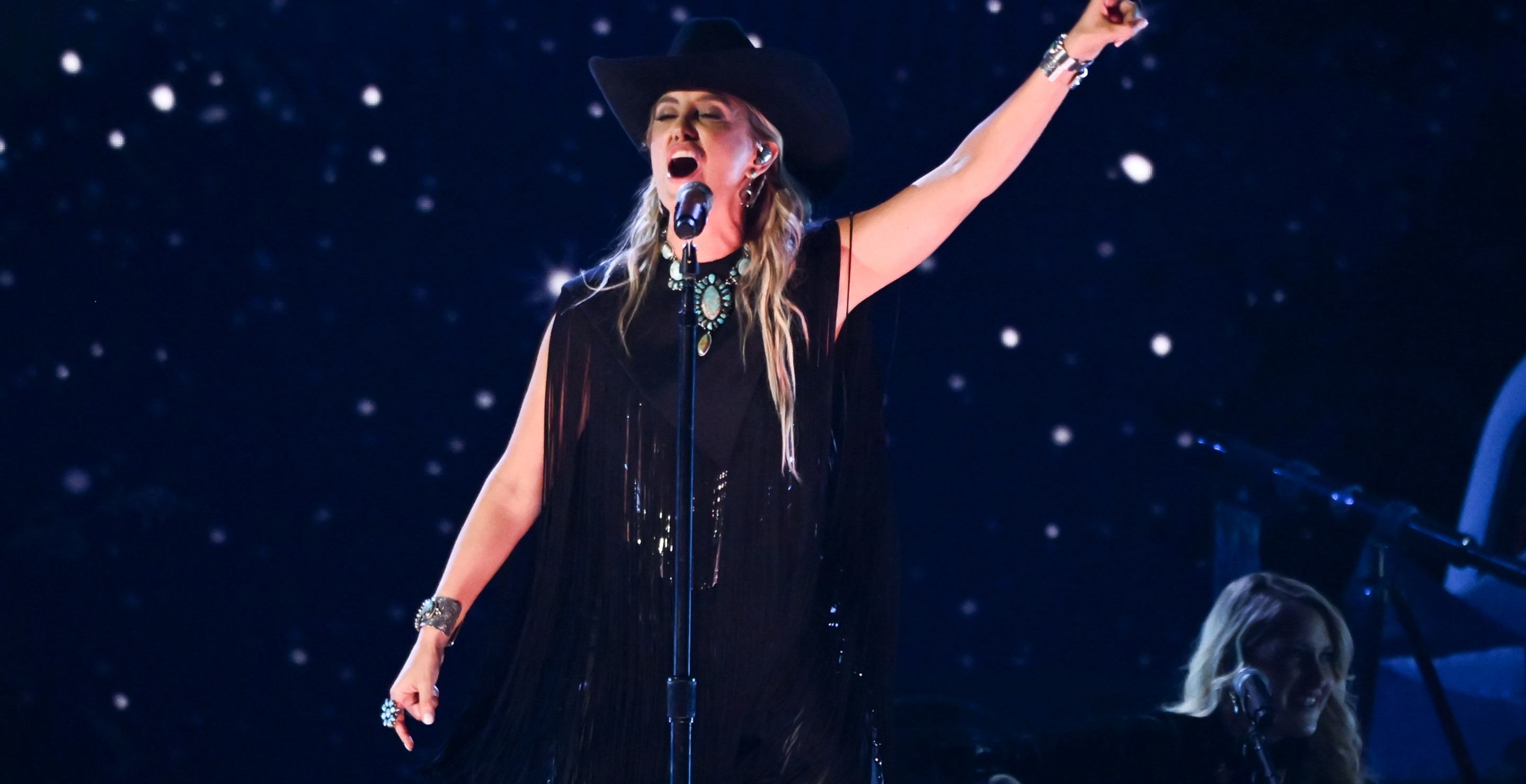 Lainey Wilson Delivers Powerful Performance Of "4X4XU" At CMA Awards