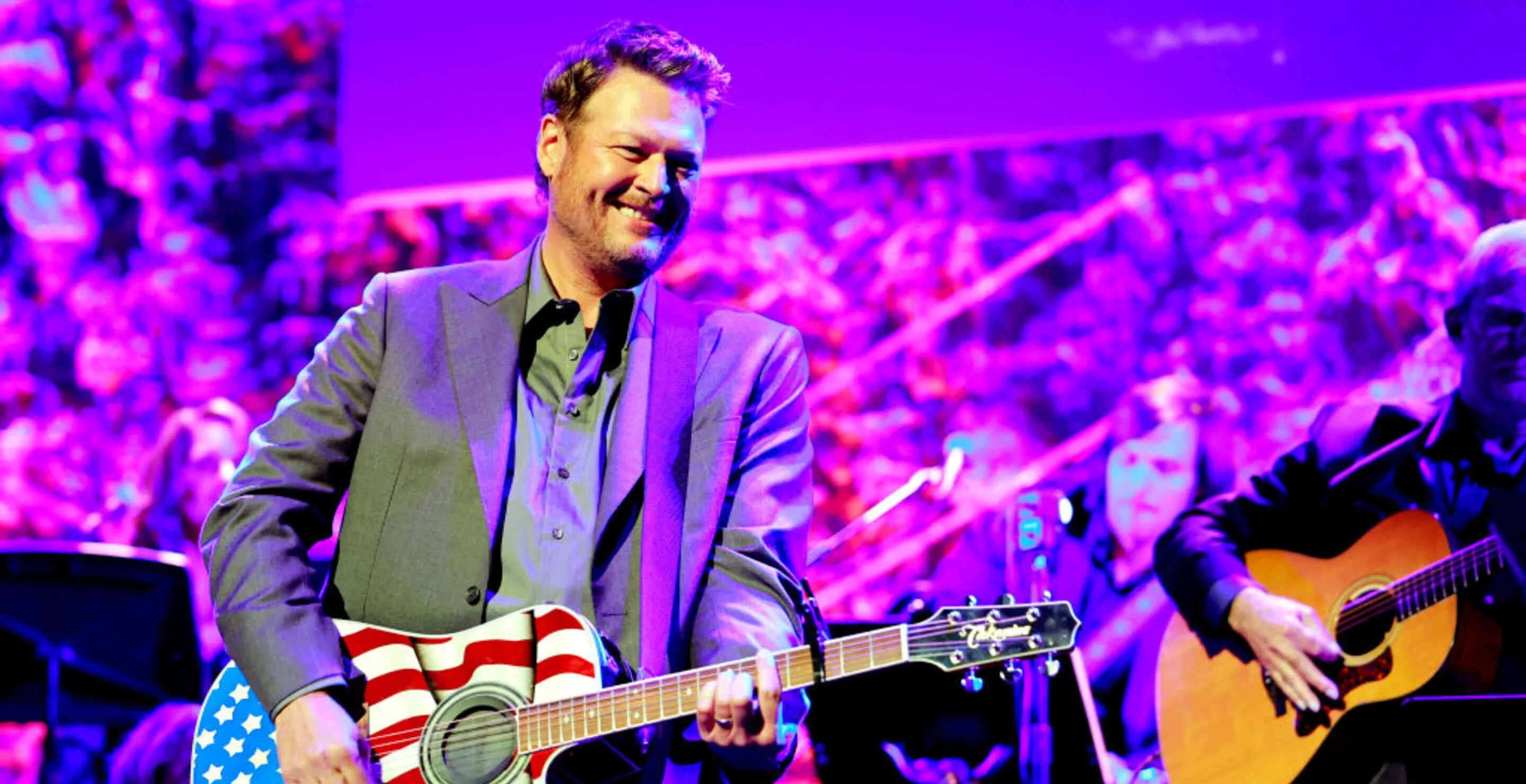 blake shelton makes playful jab at luke bryan